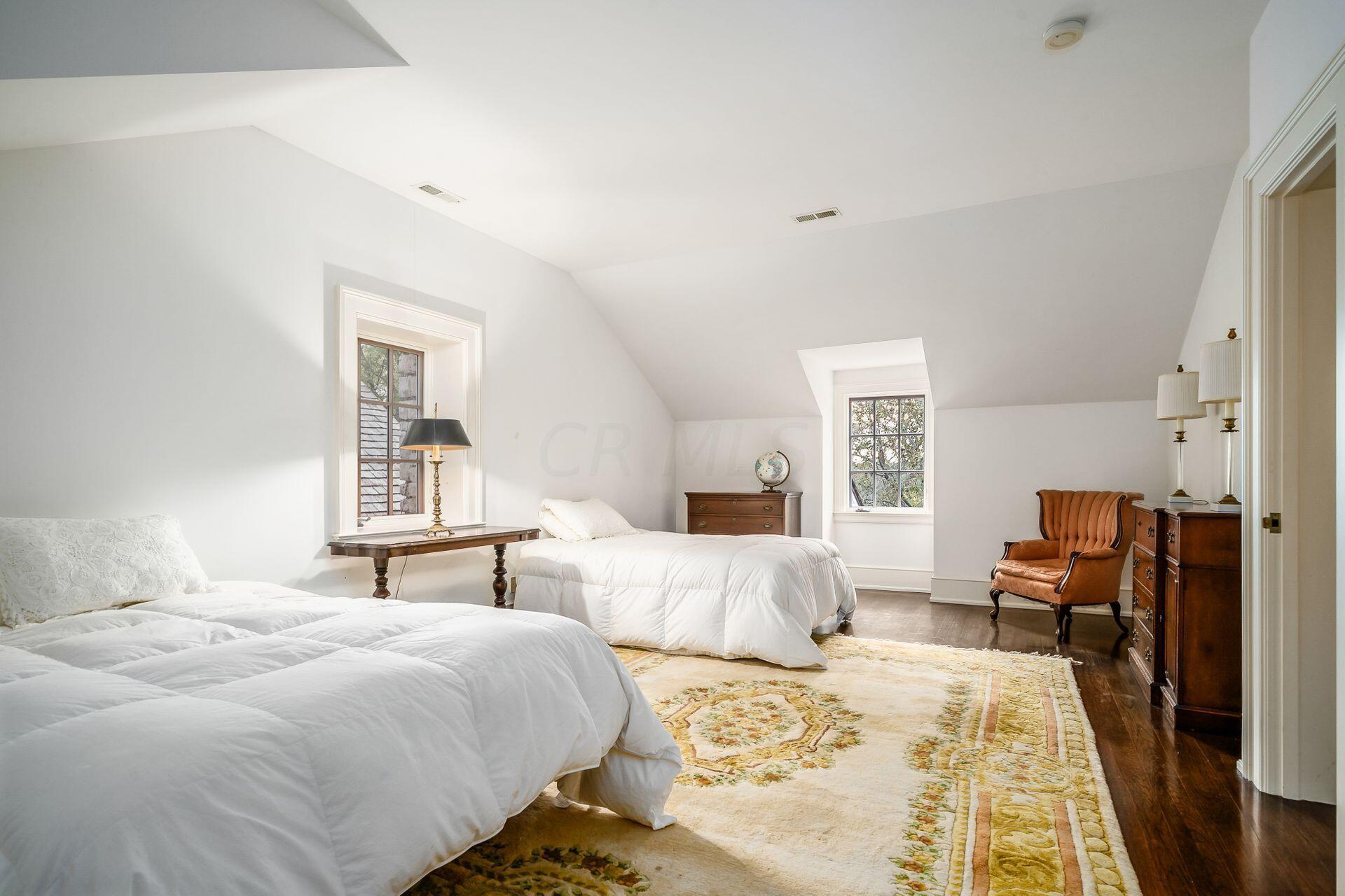 5580 Riverside Drive