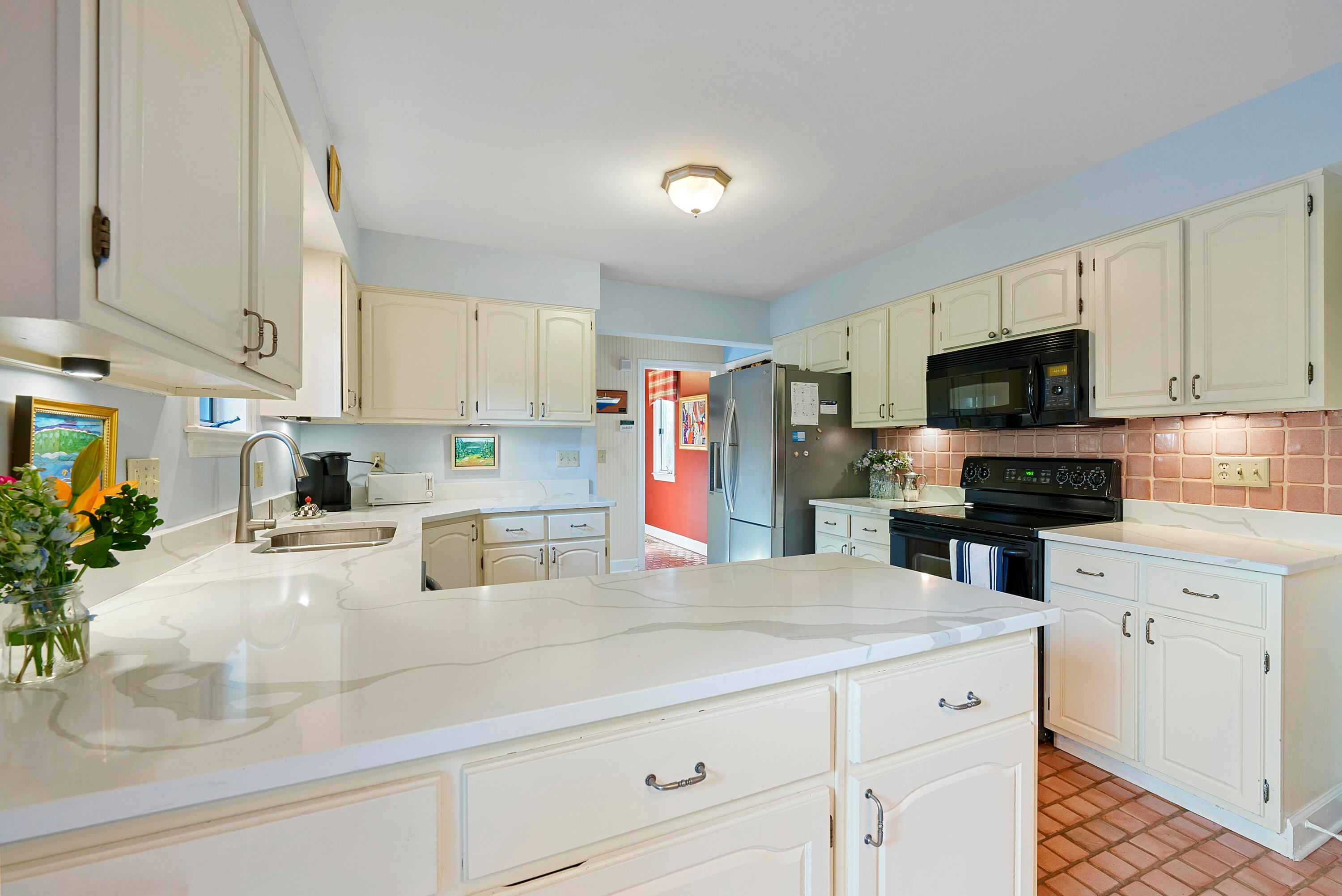 5677 Notre Dame Place, 4