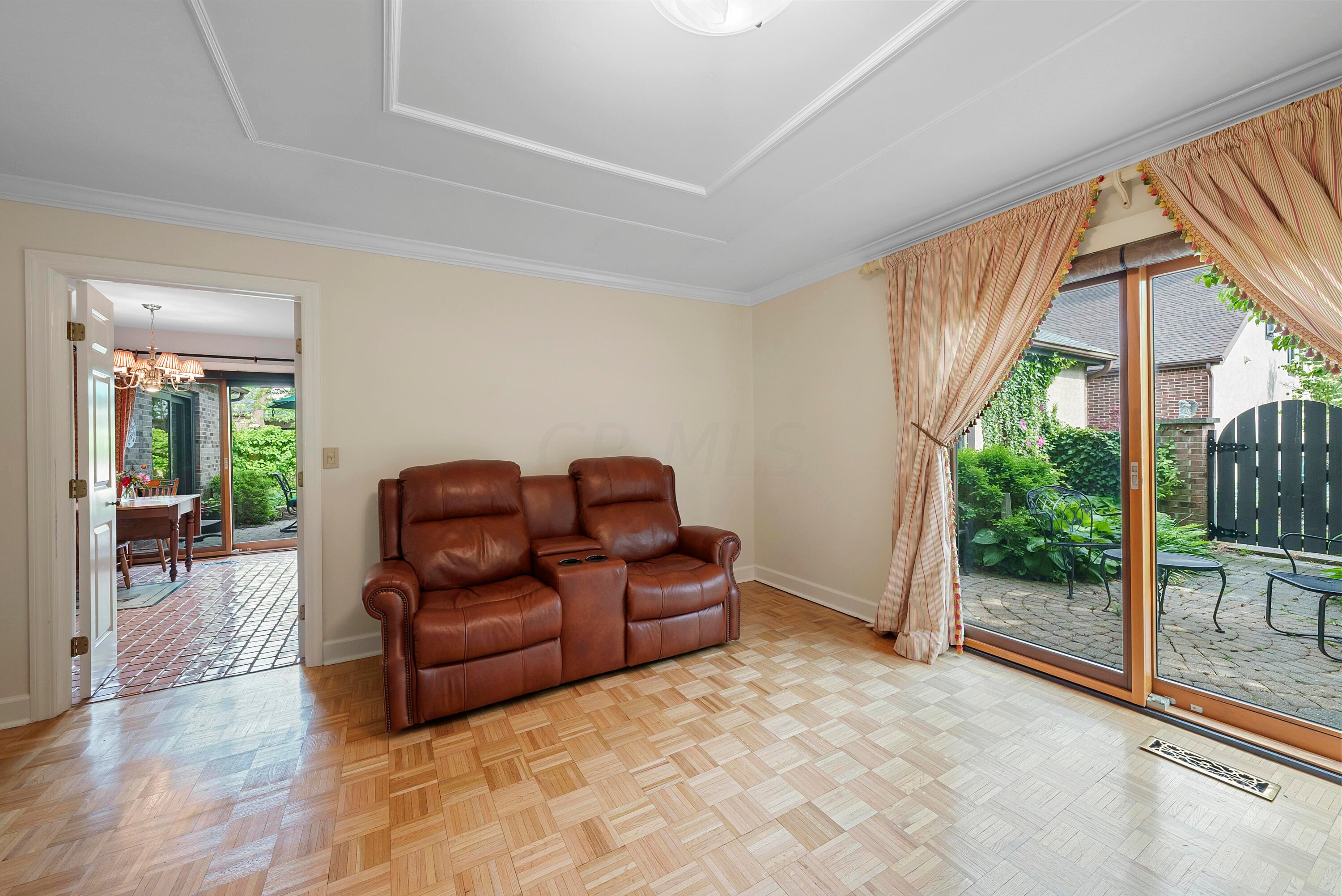 5677 Notre Dame Place, 4