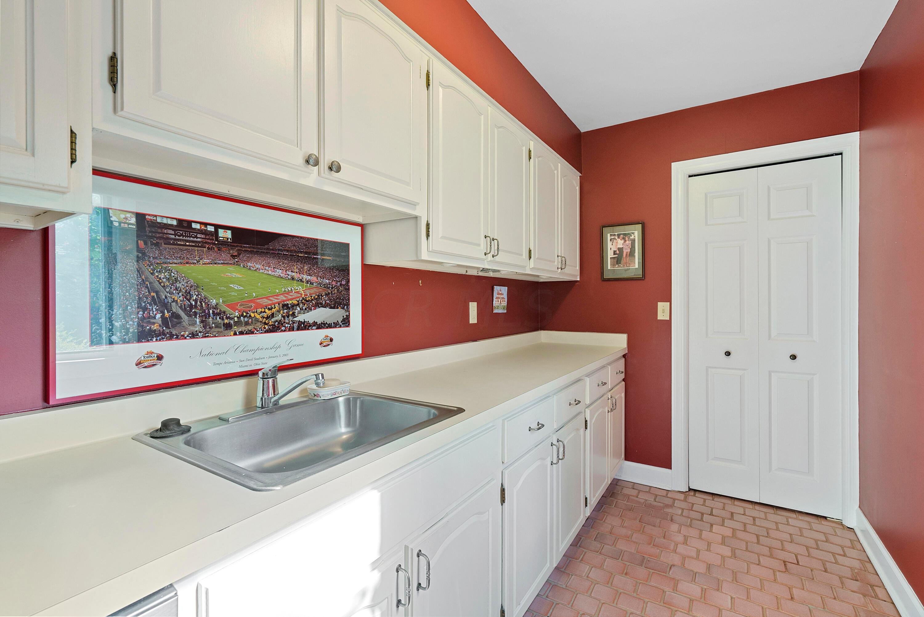 5677 Notre Dame Place, 4