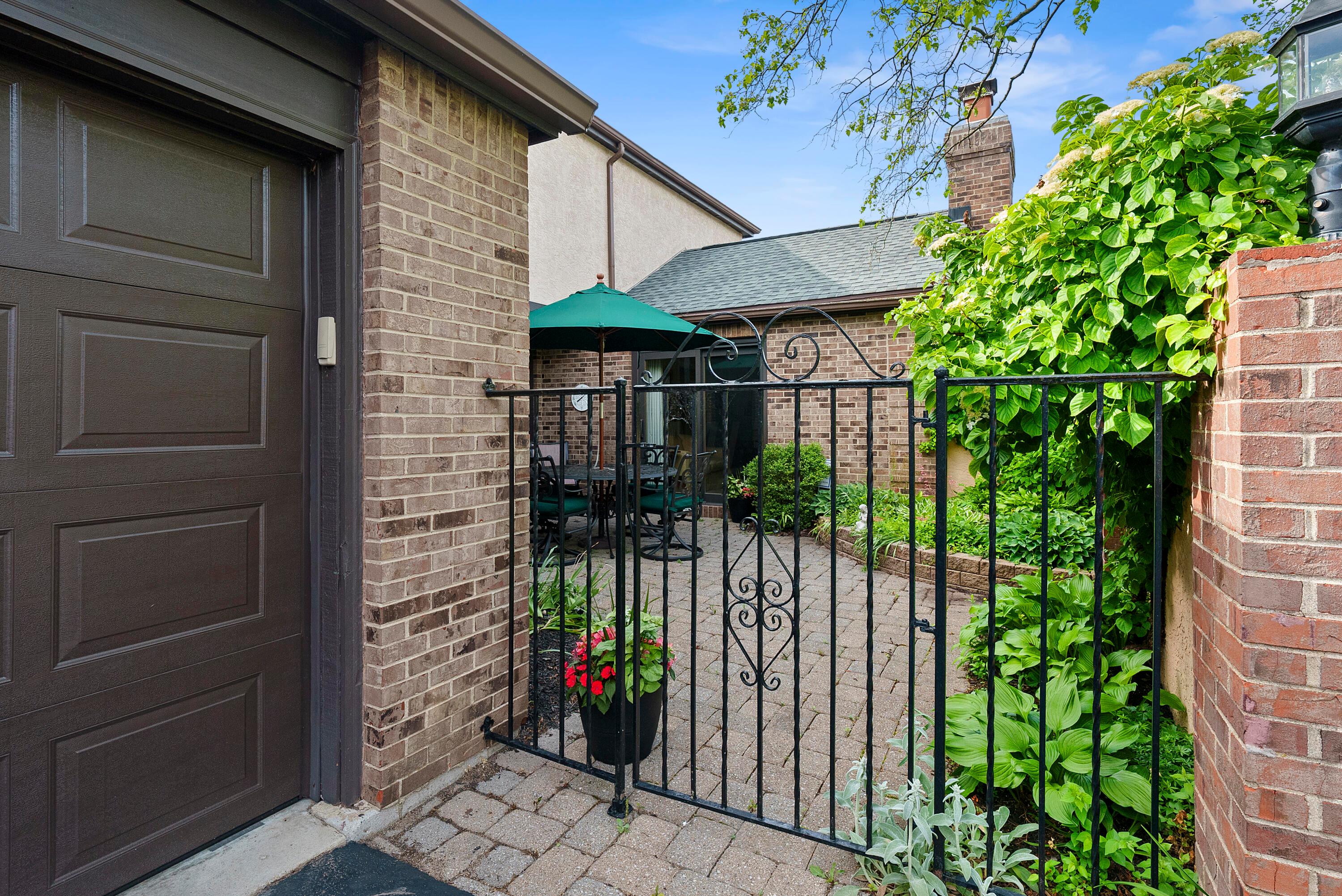 5677 Notre Dame Place, 4