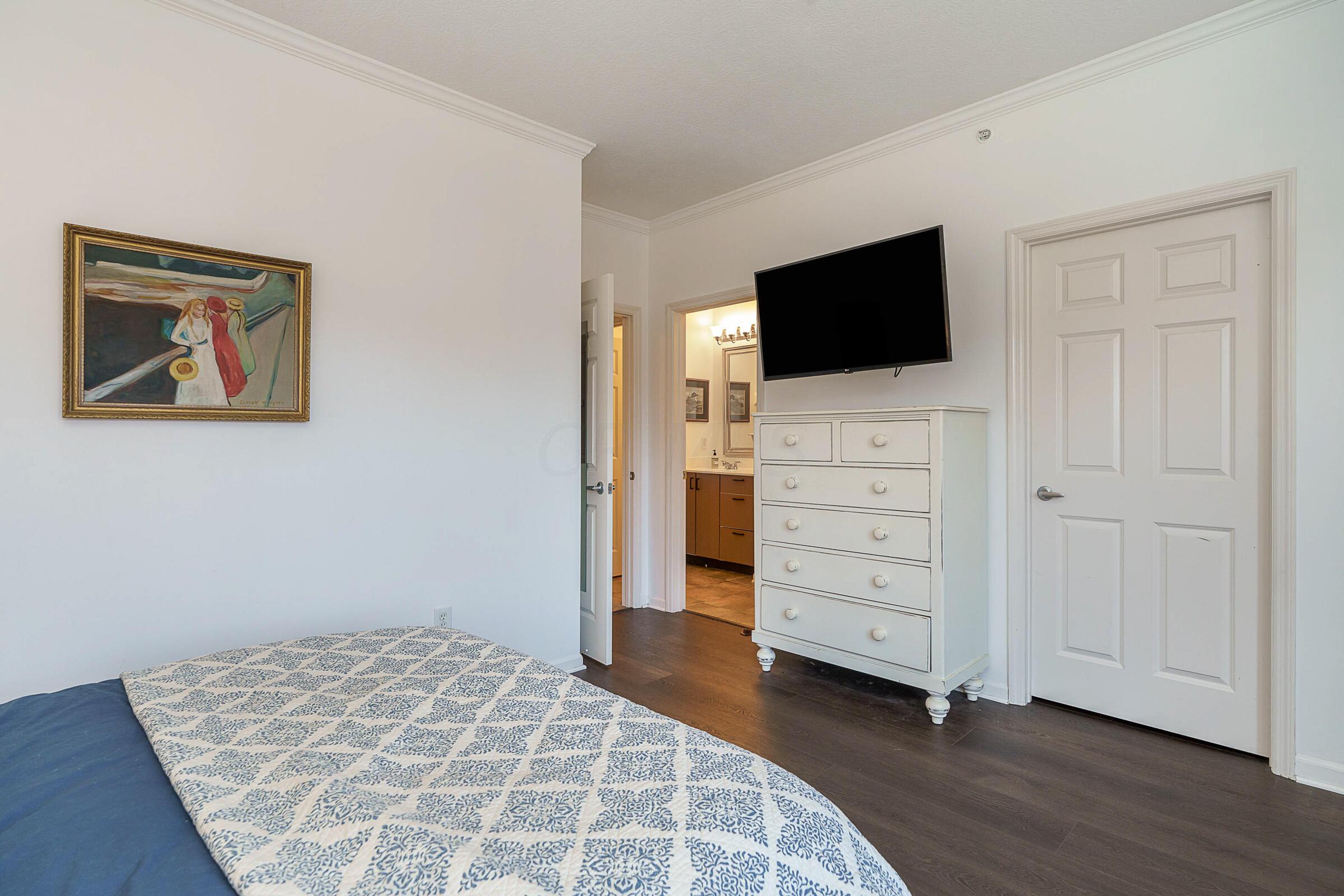 110 E Mound Street, 3