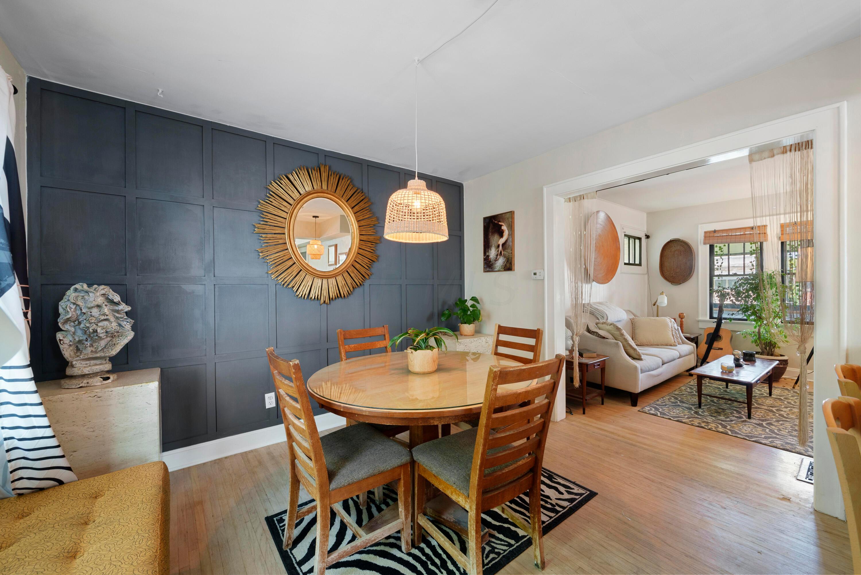 713 E Deshler Avenue