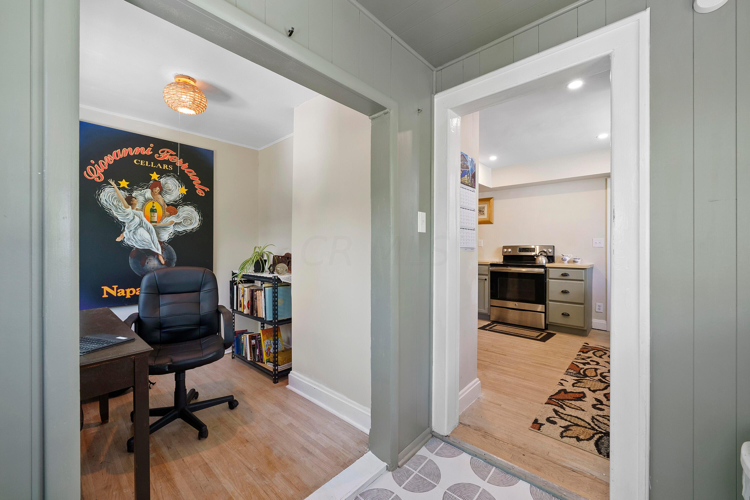 713 E Deshler Avenue