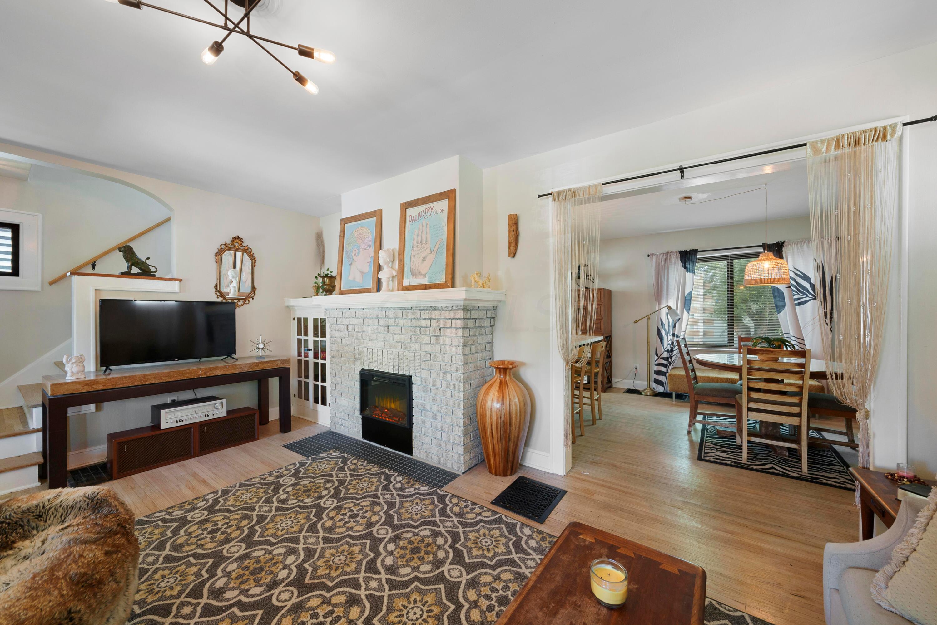 713 E Deshler Avenue