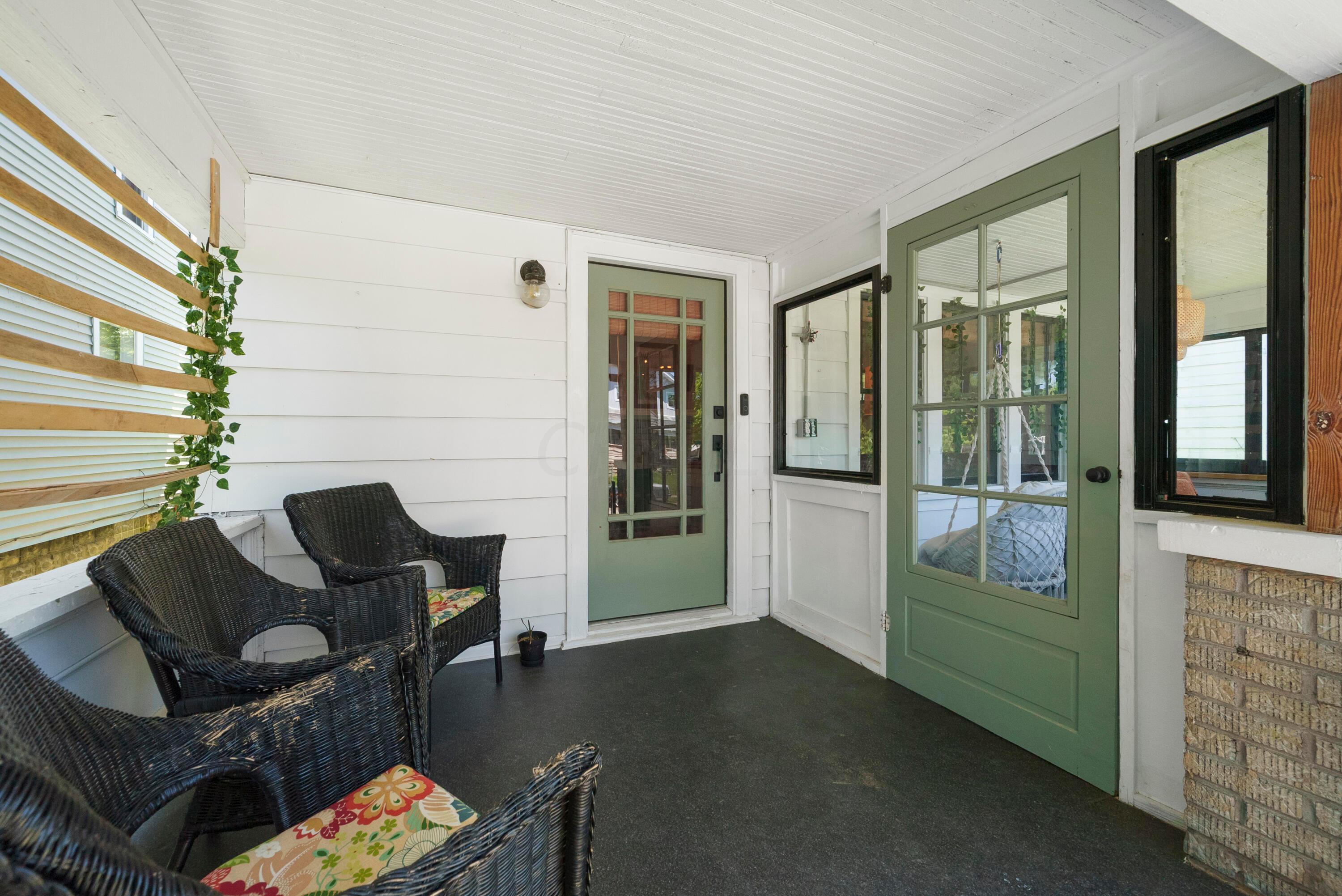 713 E Deshler Avenue