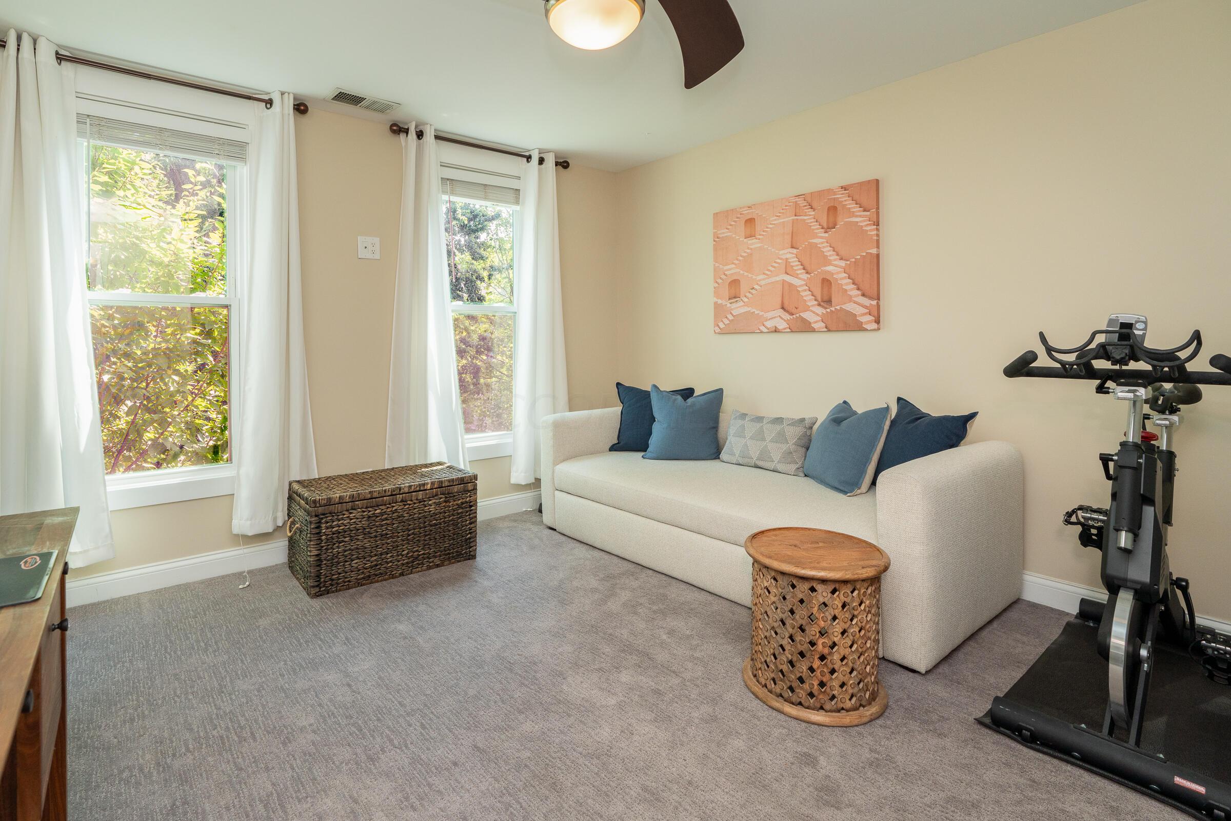 1079 Pennsylvania Avenue