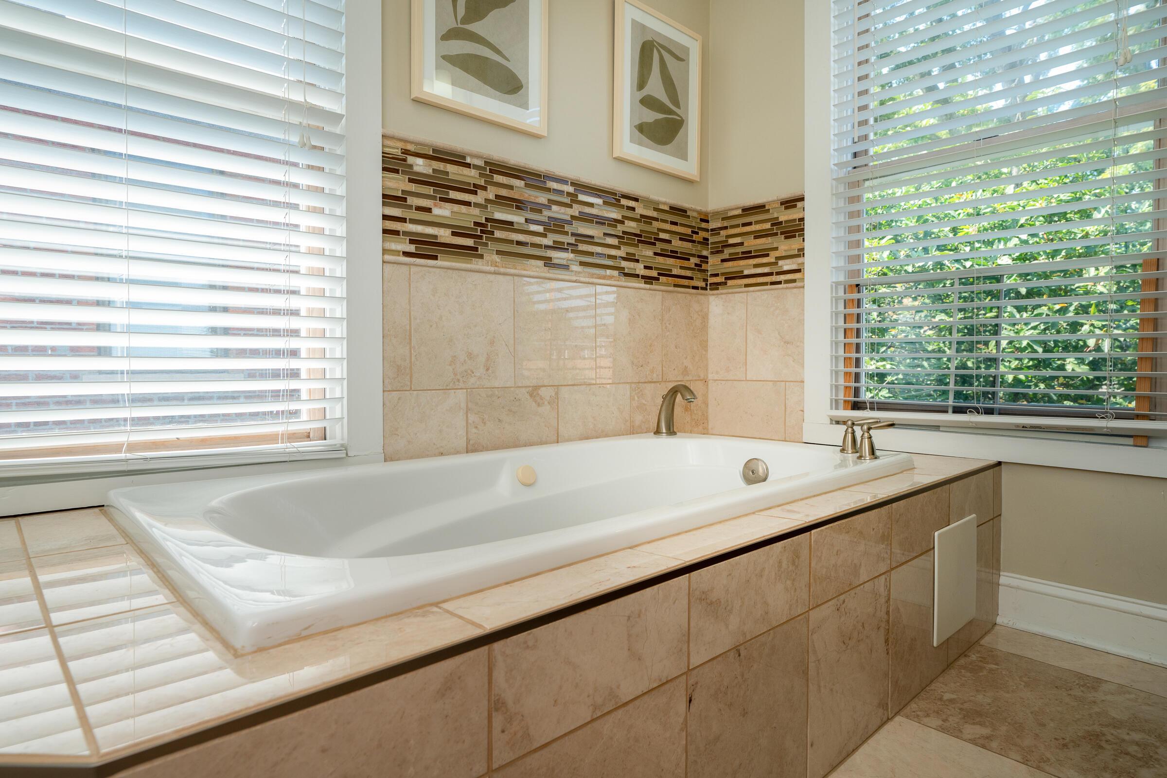 1079 Pennsylvania Avenue