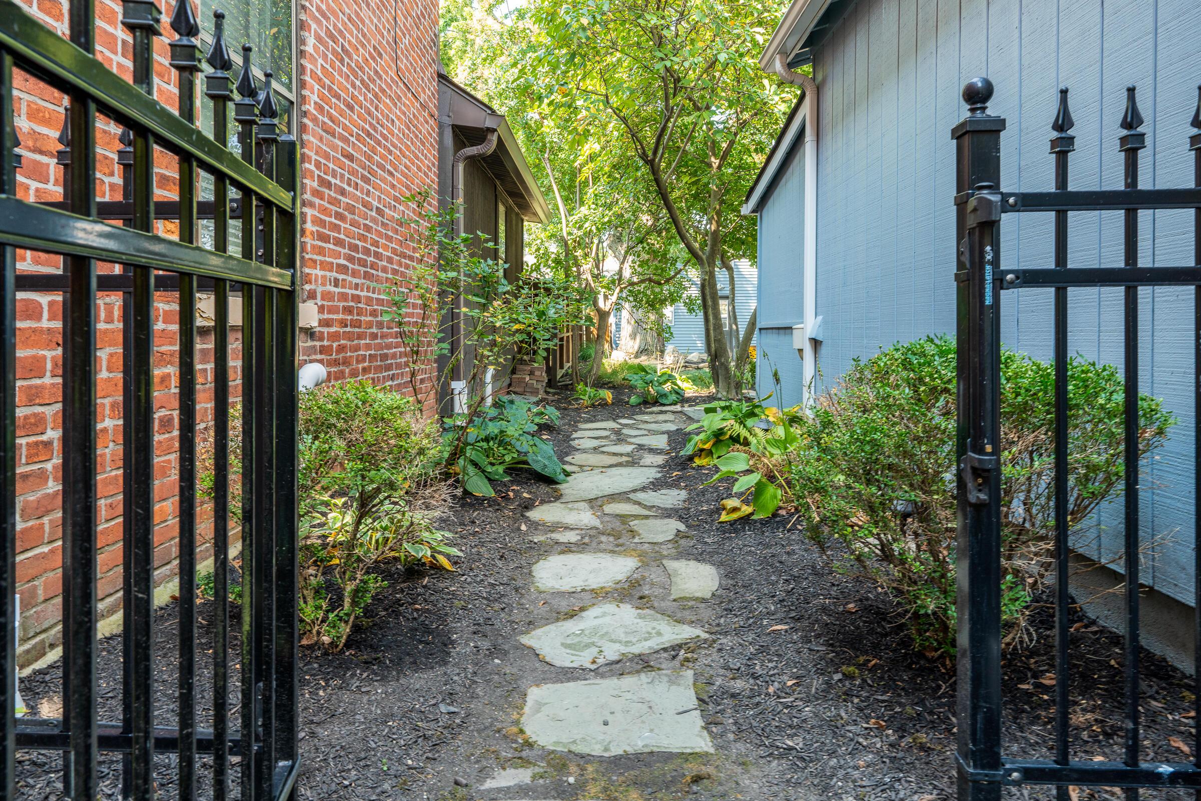 1079 Pennsylvania Avenue