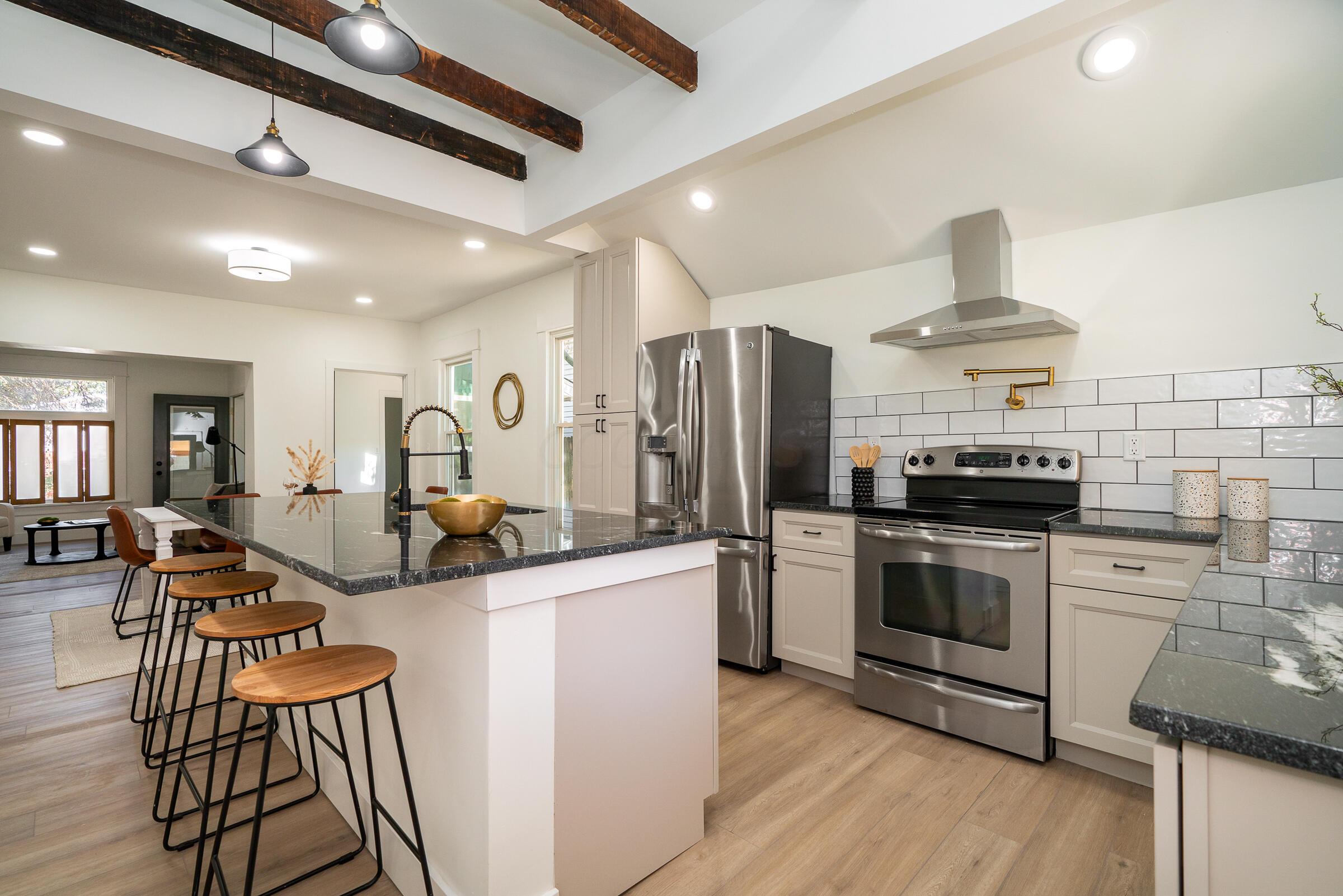 385 E Mithoff Street