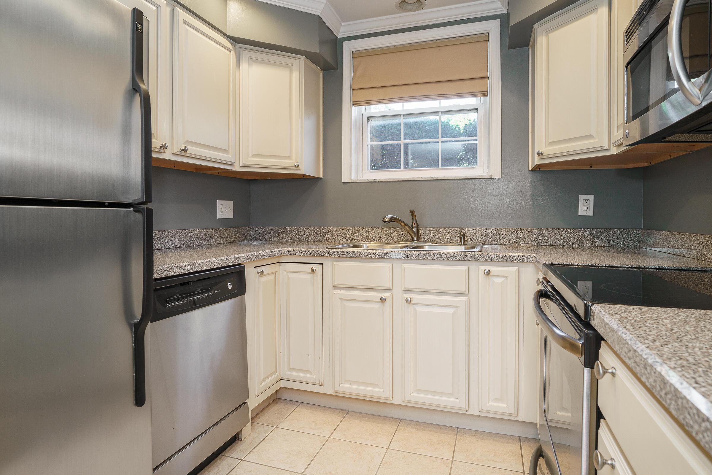 1379 Bluff Avenue, A