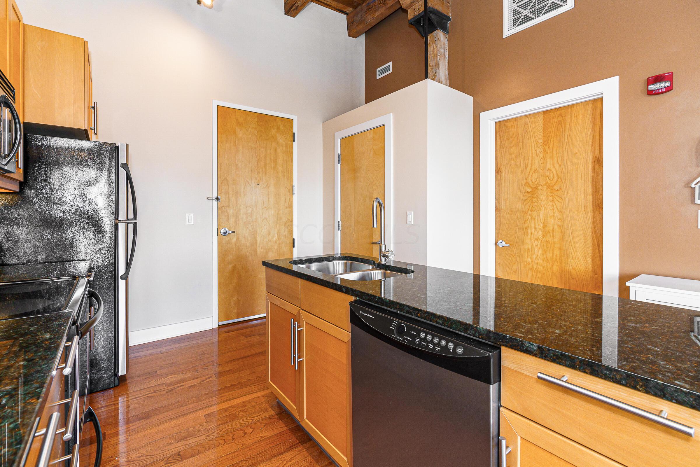 150 E Main Street, 612