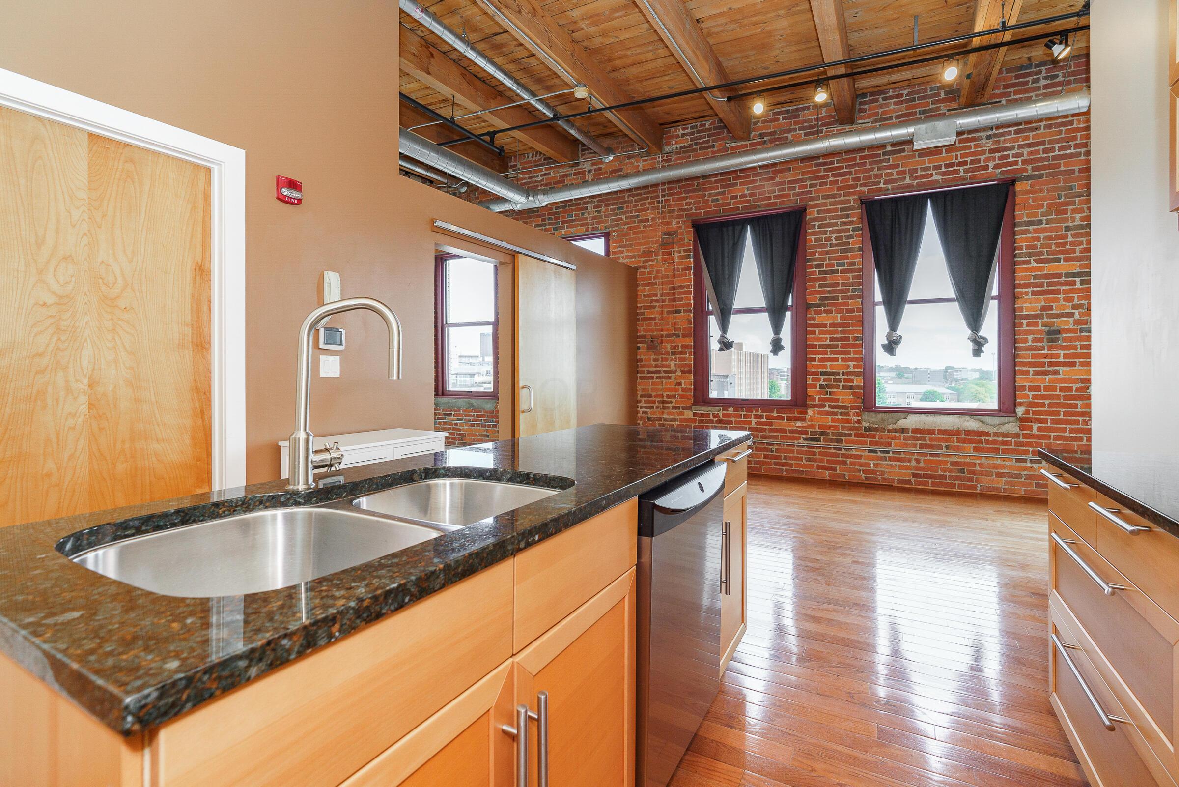 150 E Main Street, 612