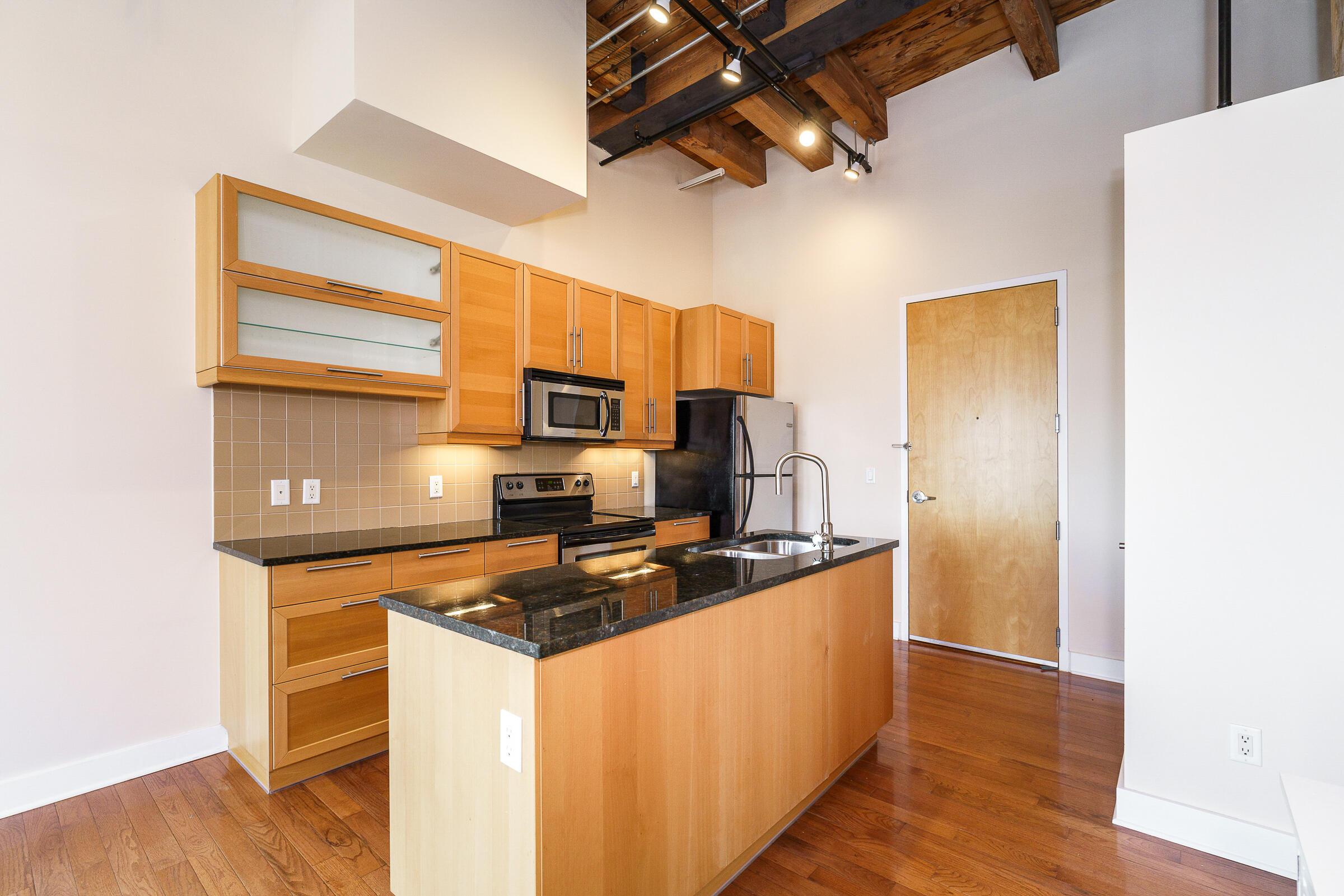 150 E Main Street, 612