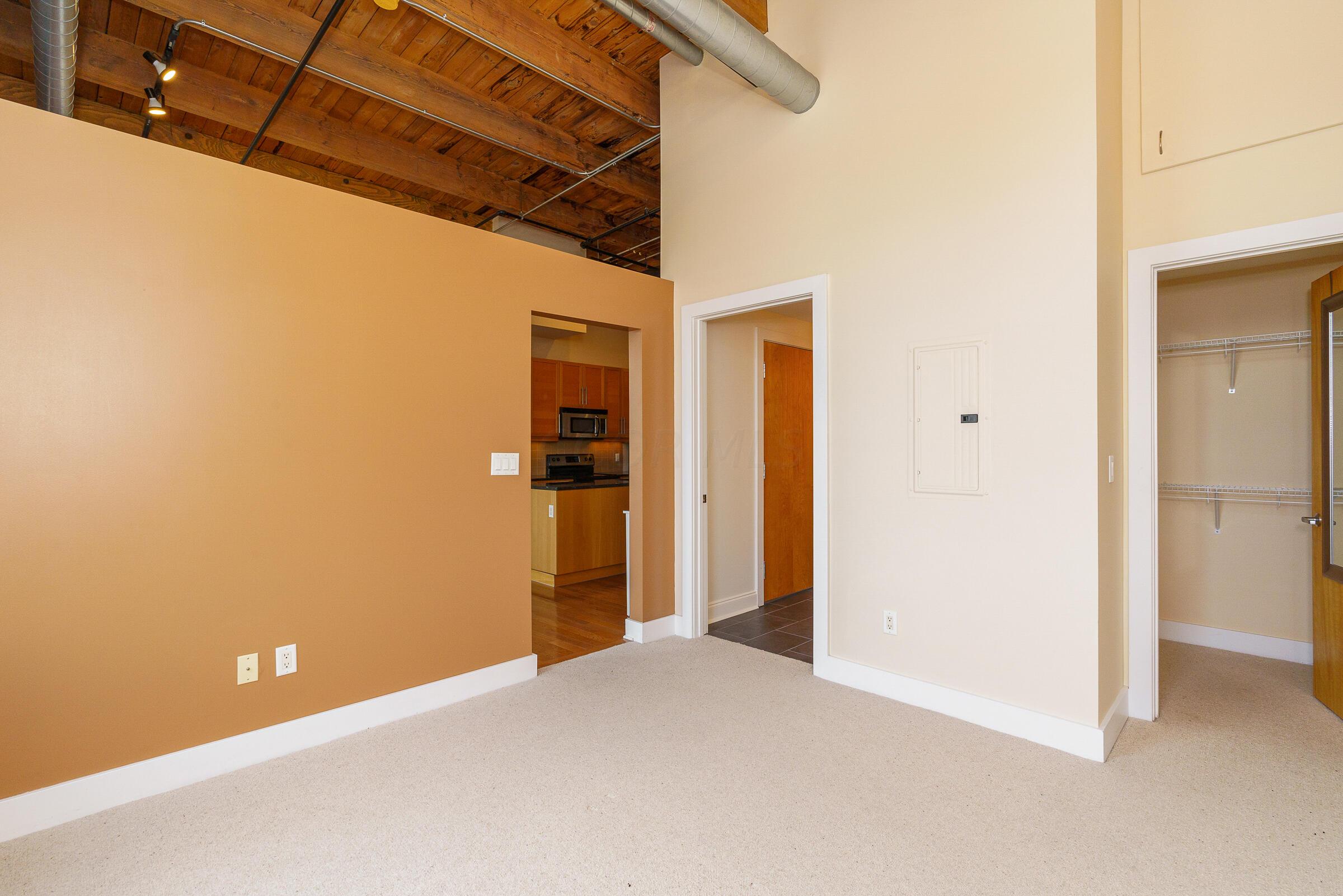 150 E Main Street, 612