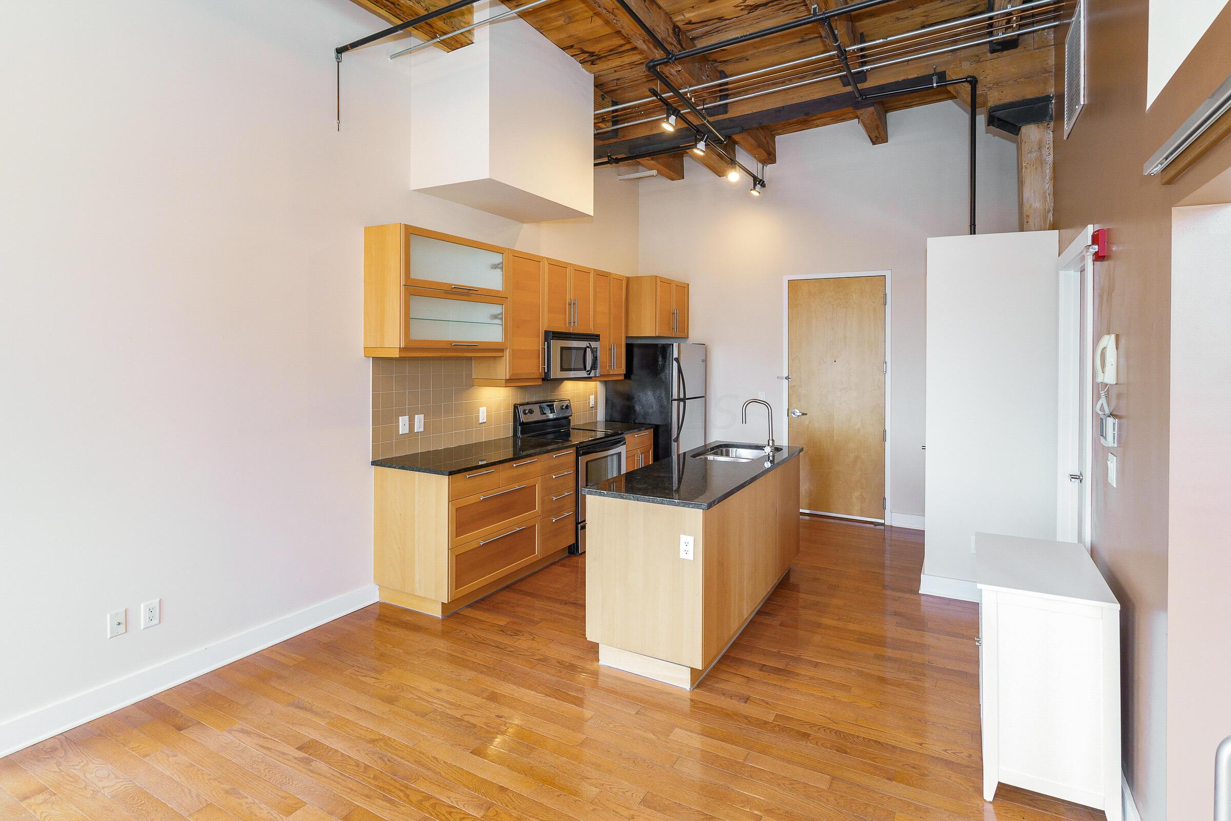 150 E Main Street, 612