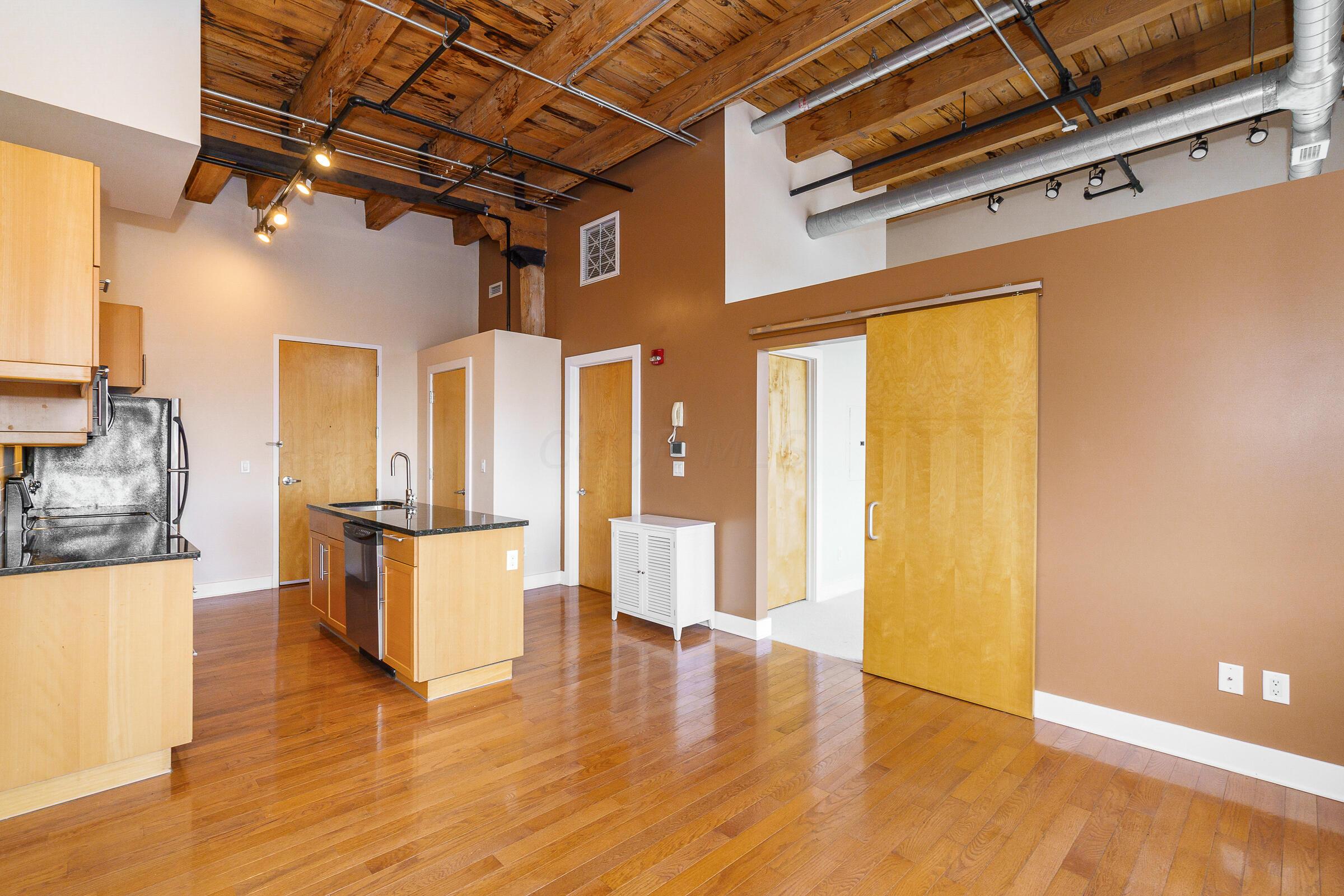 150 E Main Street, 612