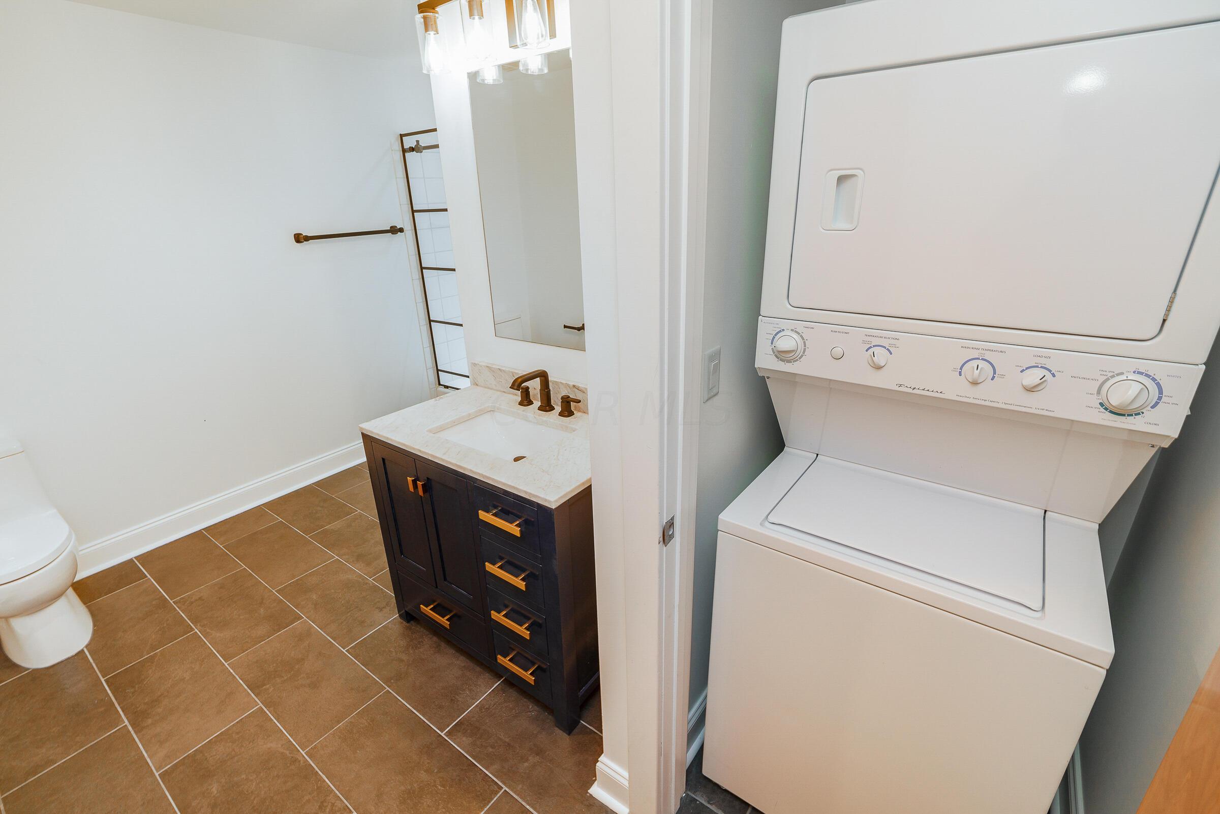 150 E Main Street, 612