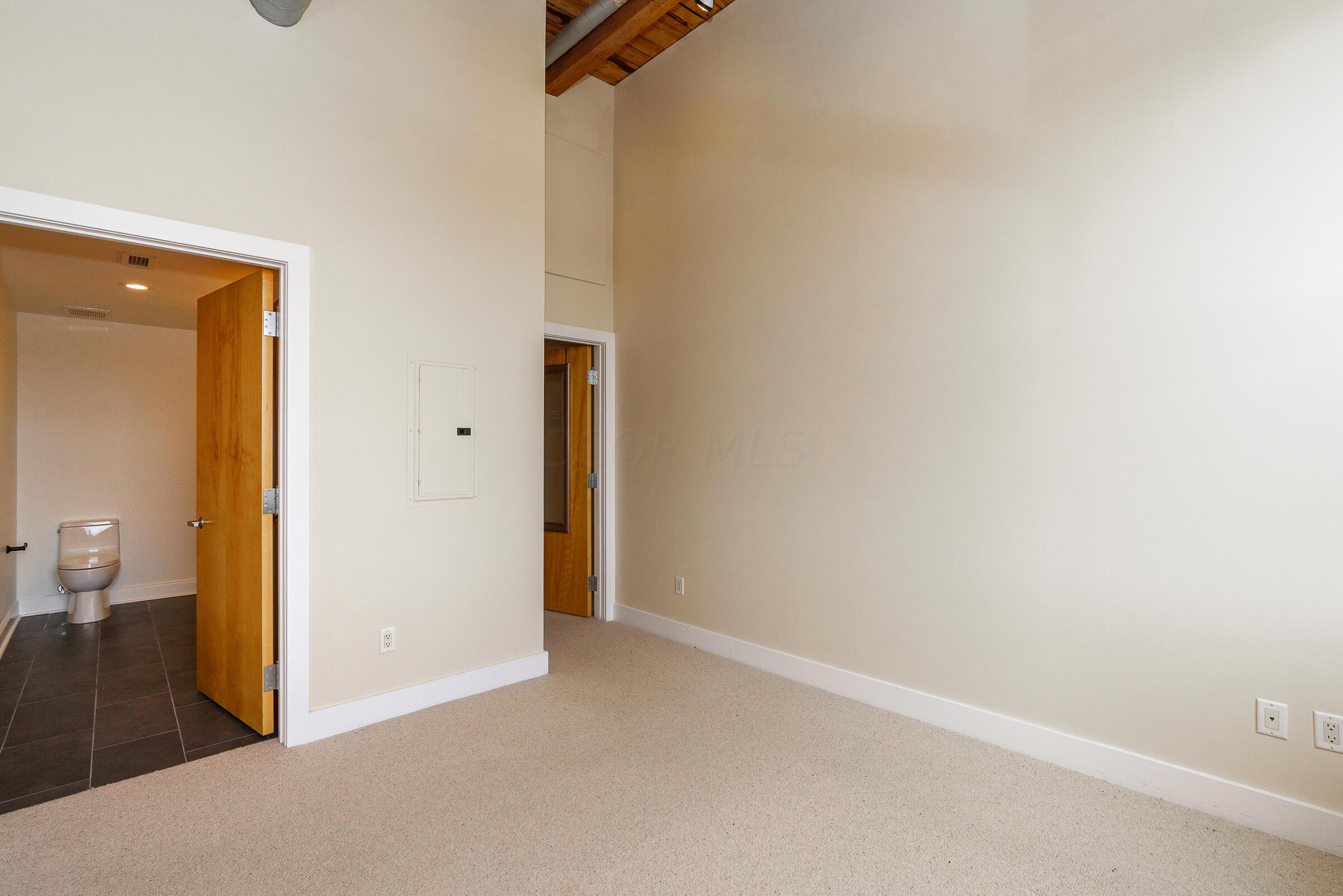 150 E Main Street, 612