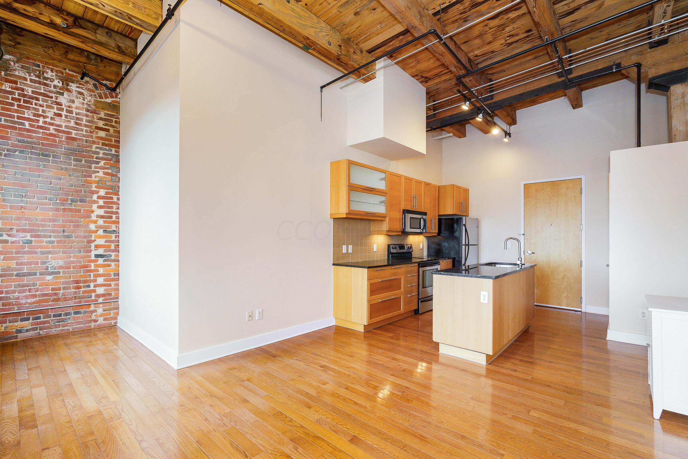 150 E Main Street, 612