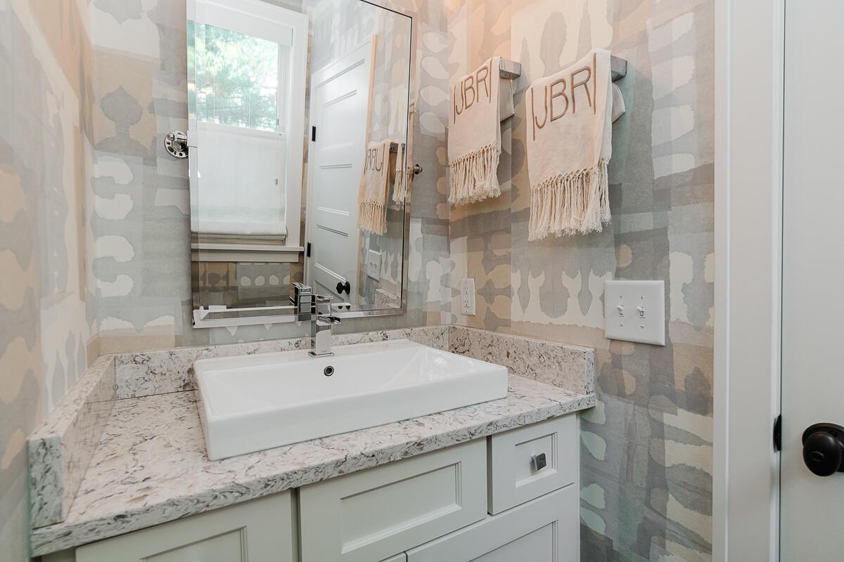 180 E Kossuth Street