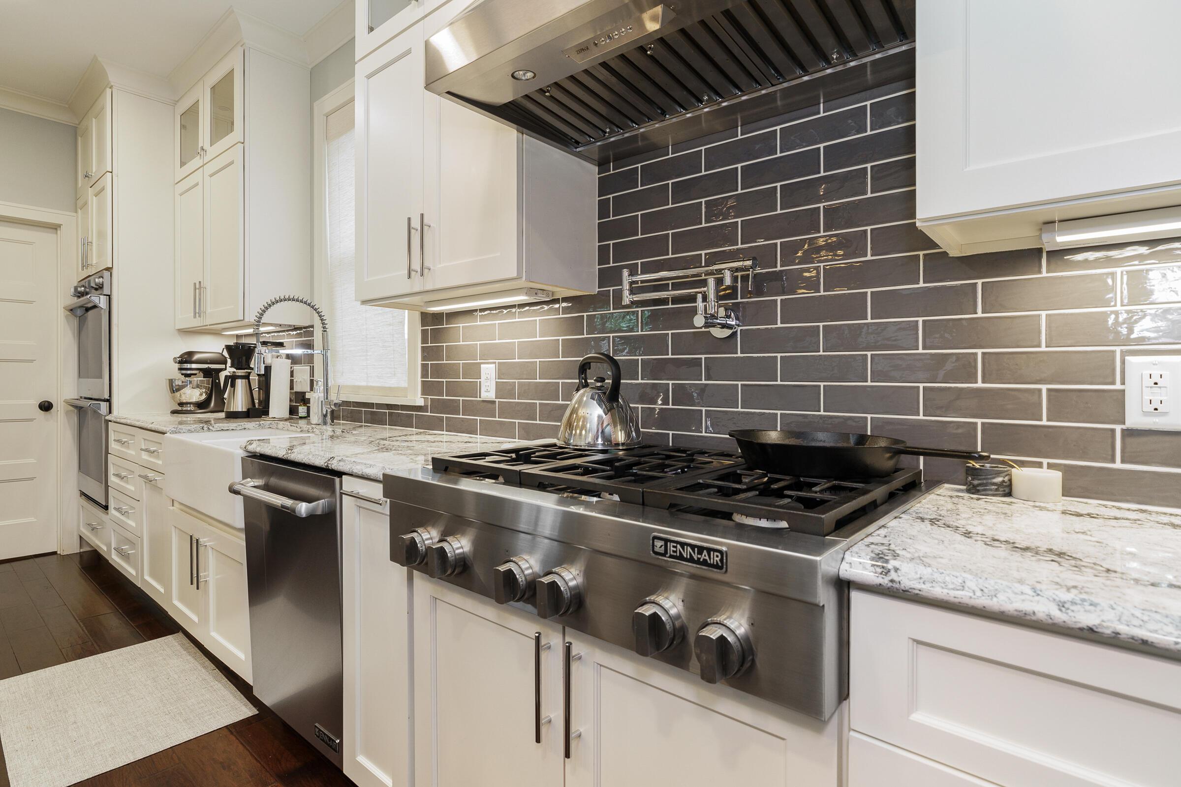 180 E Kossuth Street