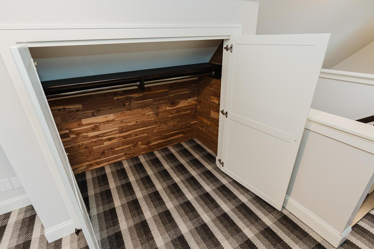 180 E Kossuth Street