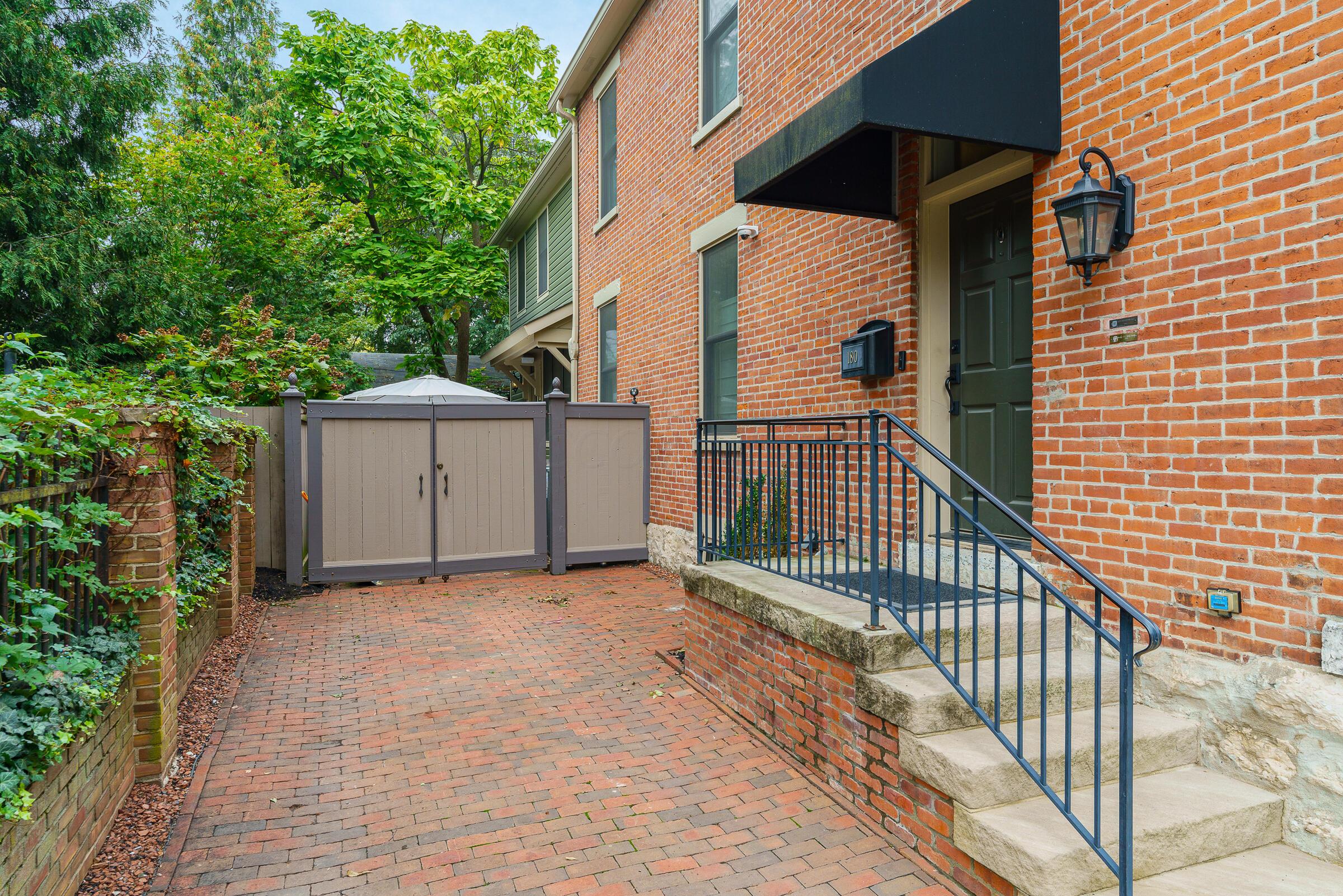 180 E Kossuth Street