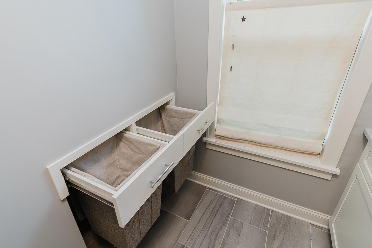 180 E Kossuth Street