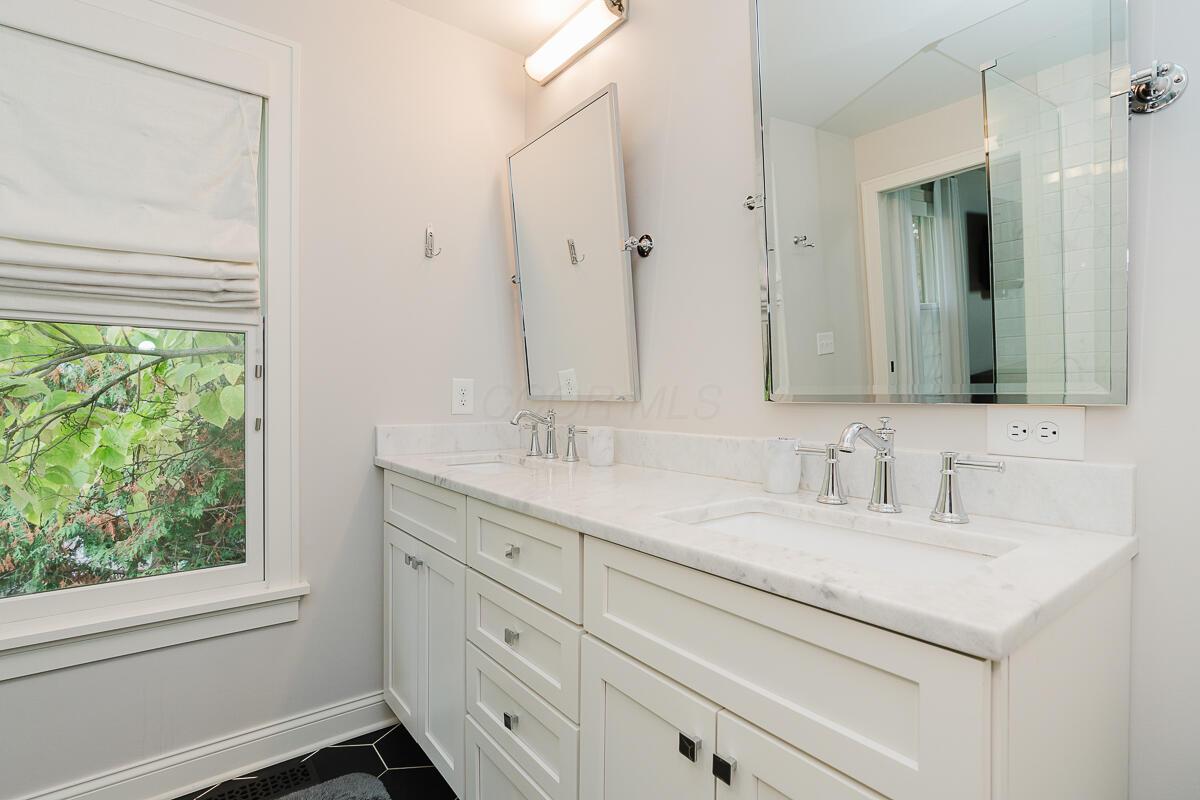 180 E Kossuth Street