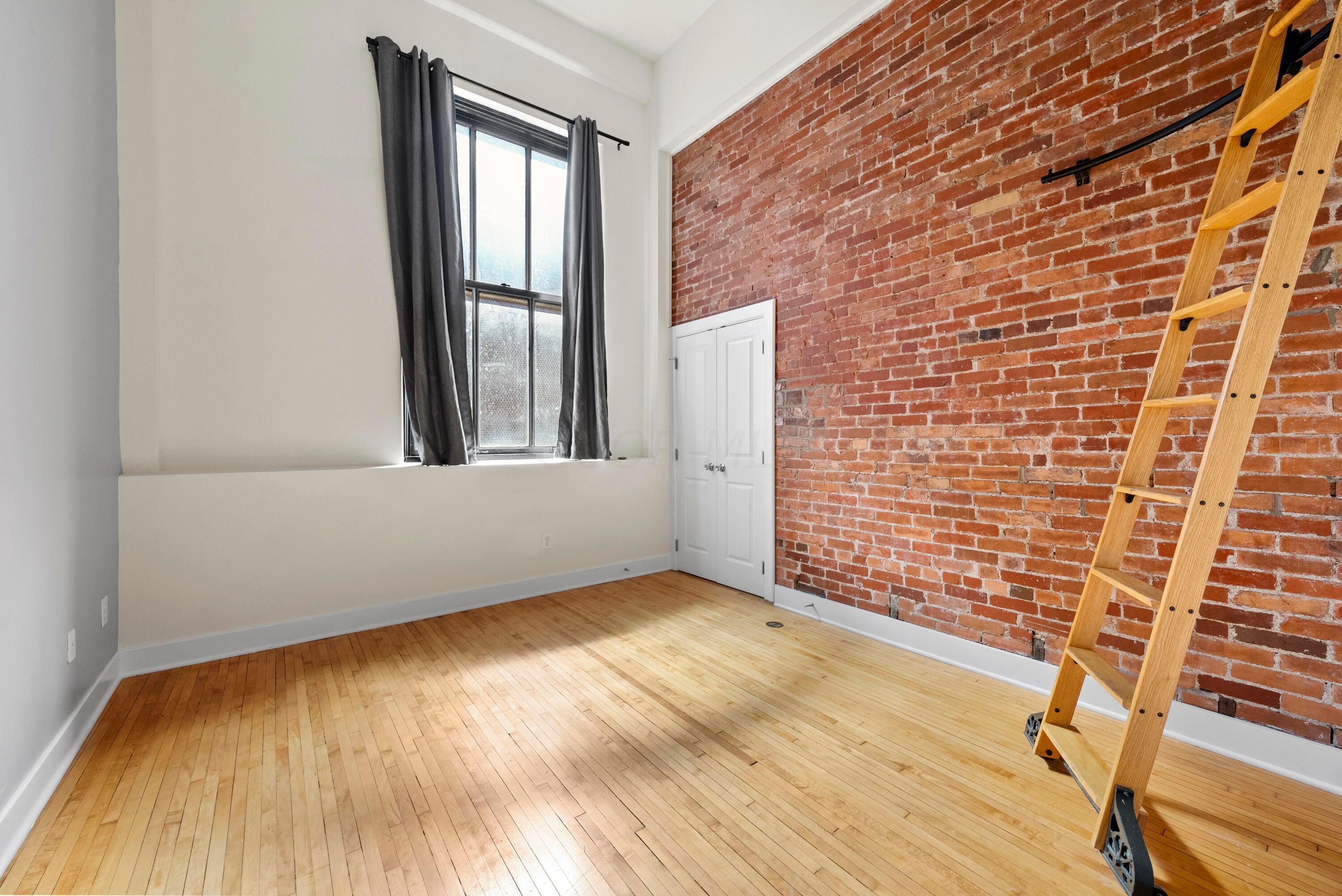 1276 N High Street, 202