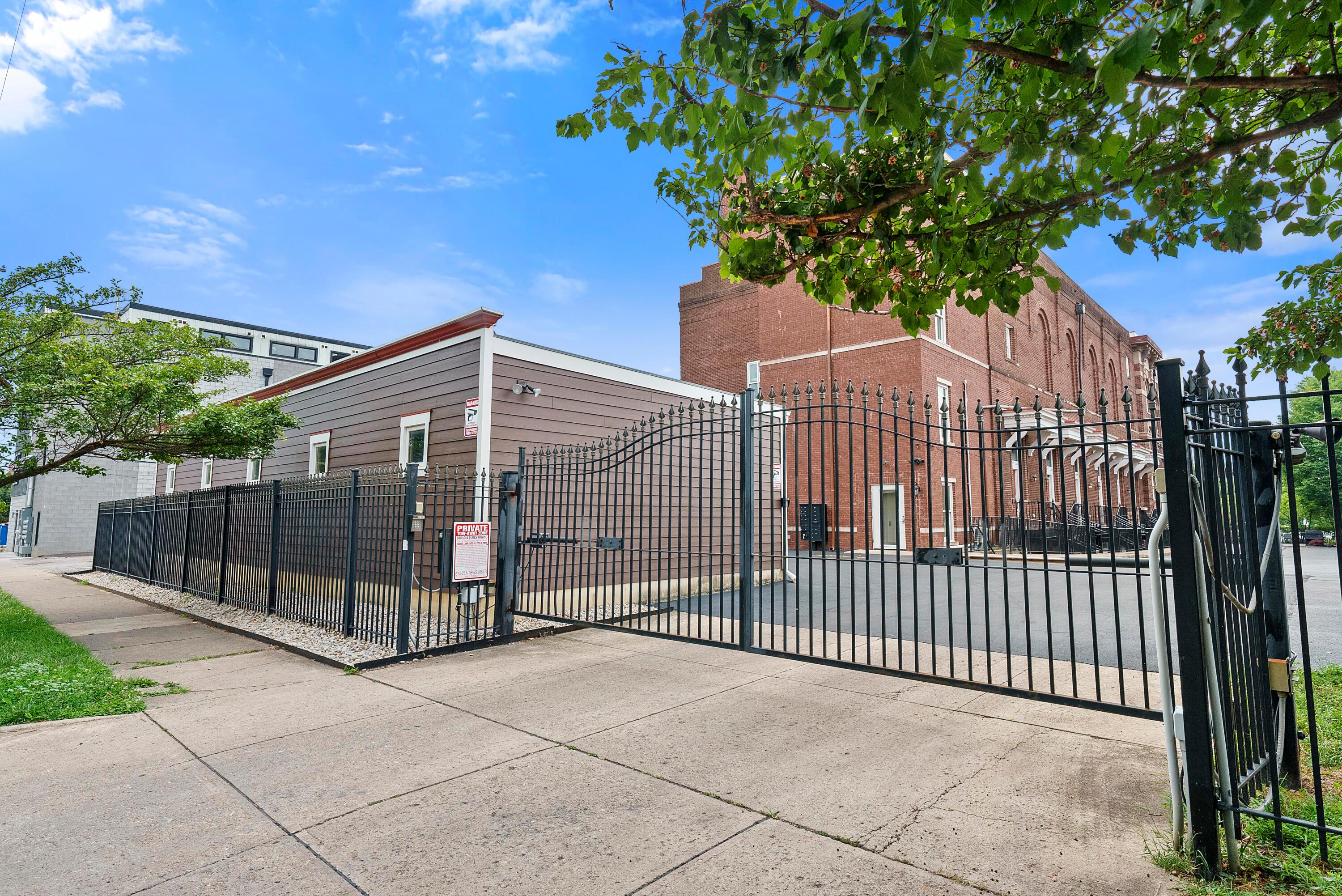 1276 N High Street, 202