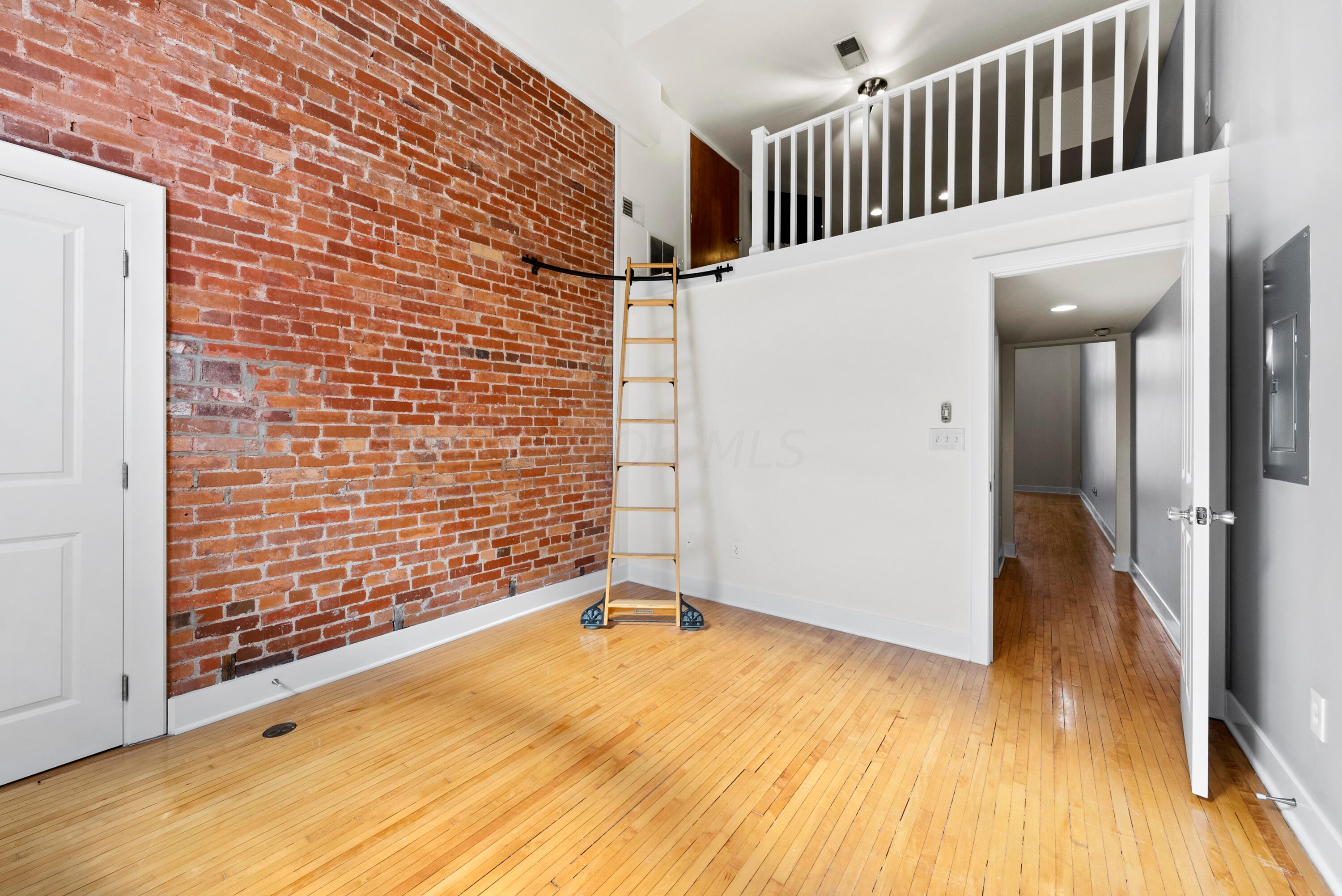 1276 N High Street, 202