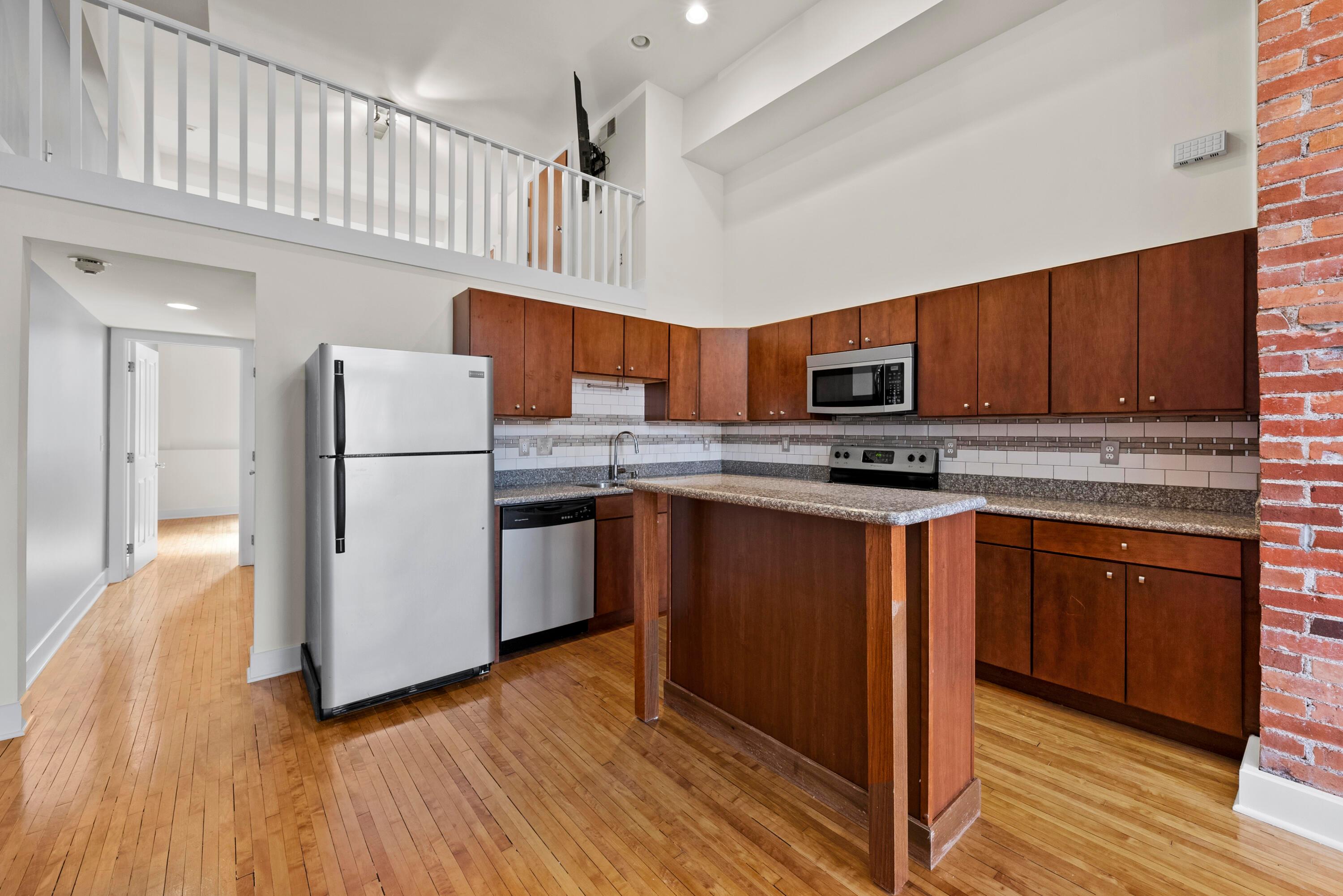 1276 N High Street, 202