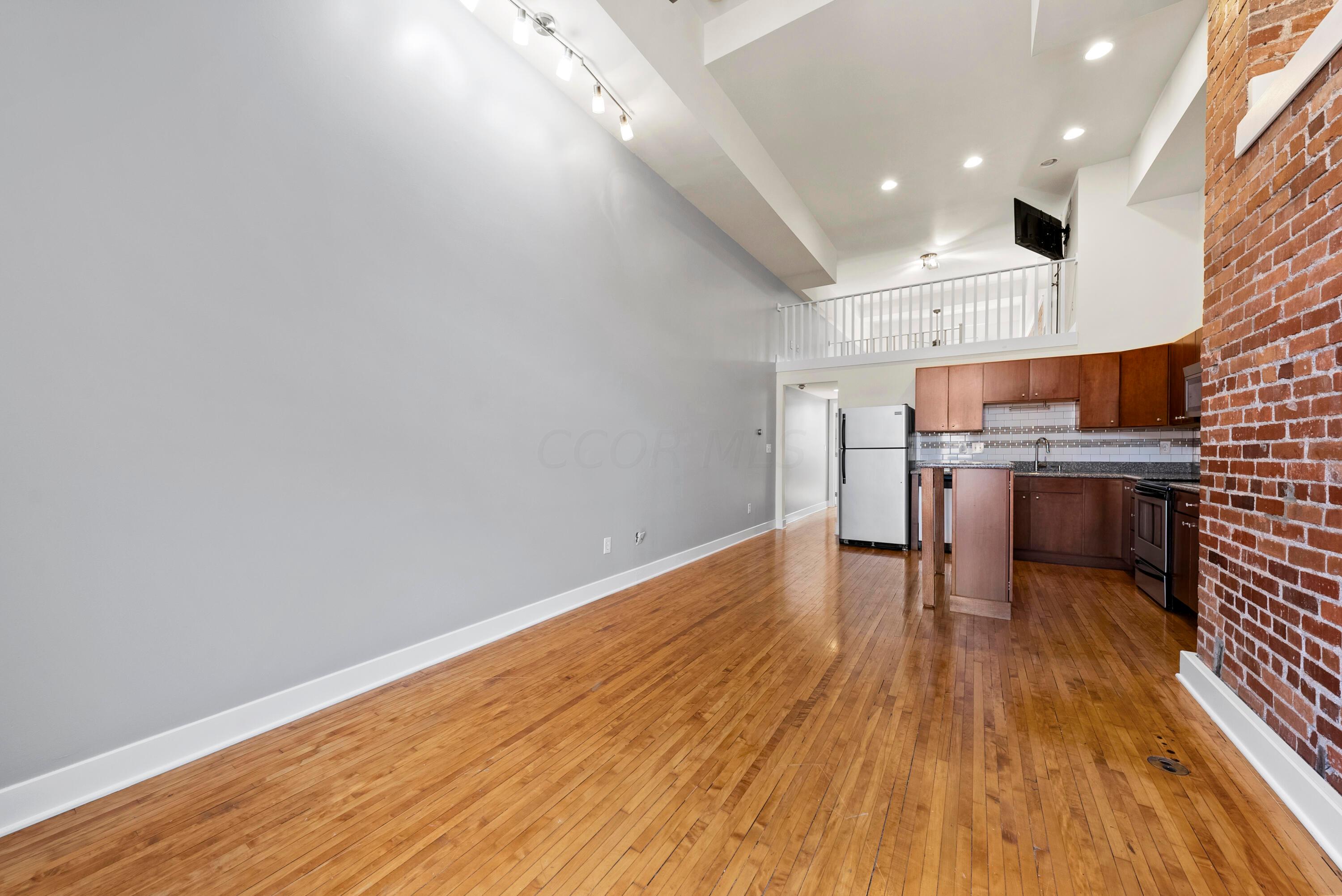 1276 N High Street, 202