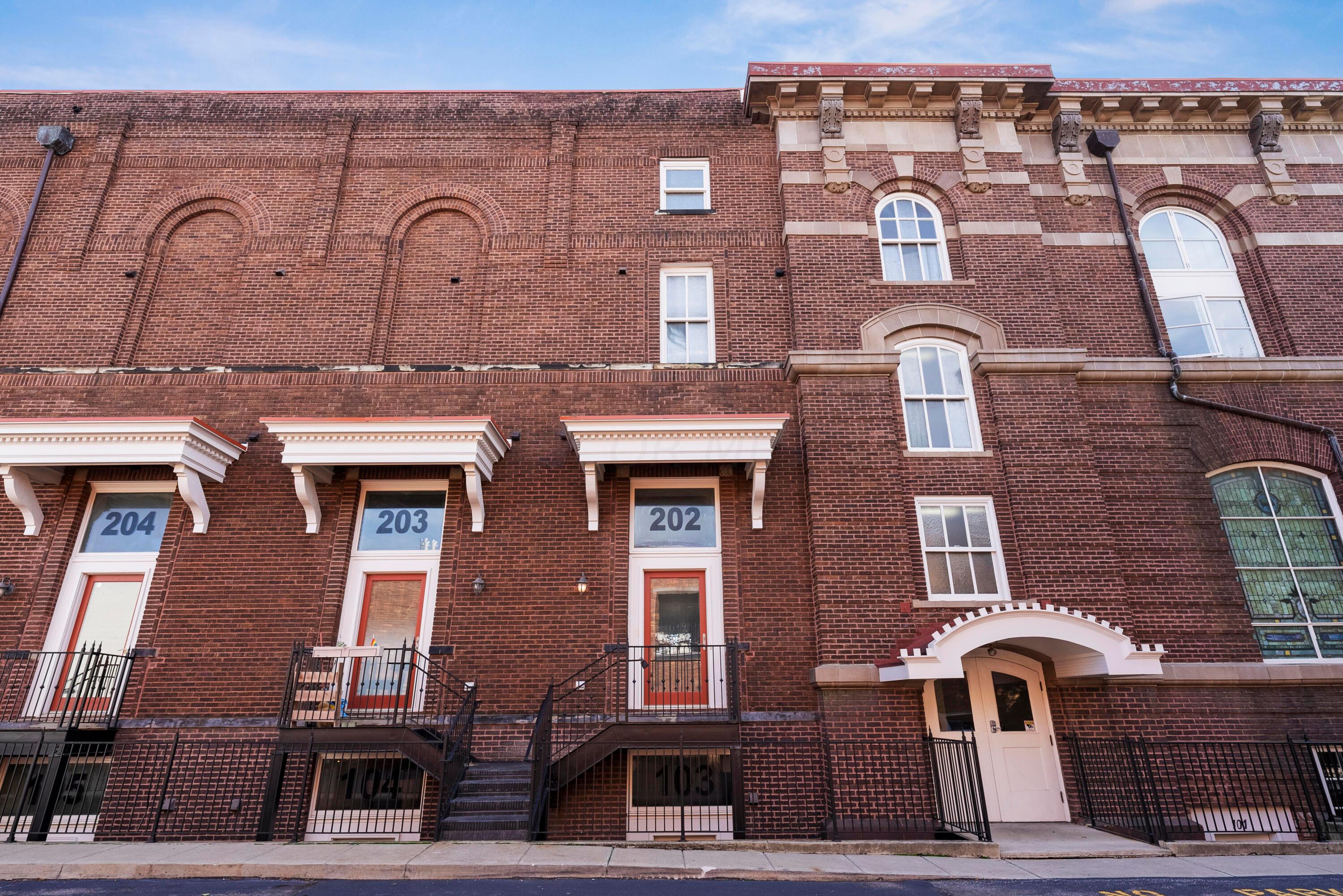 1276 N High Street, 202