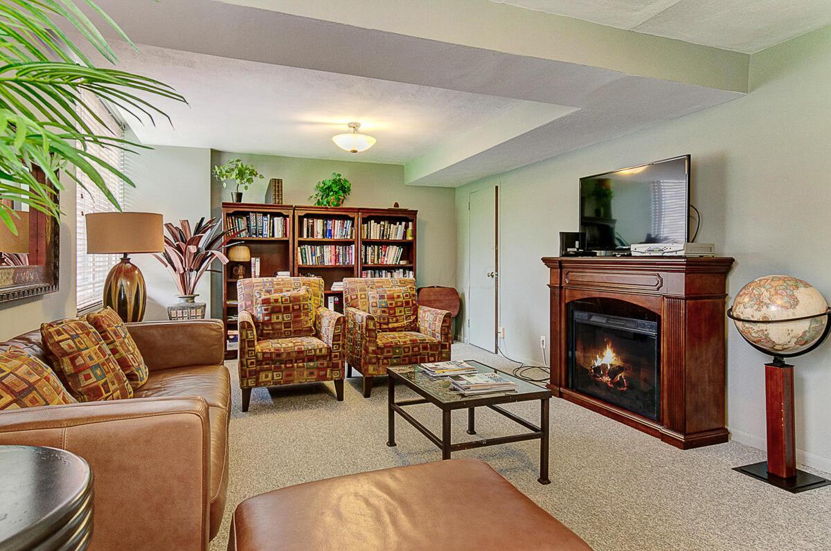 1000 Urlin Avenue, 2215