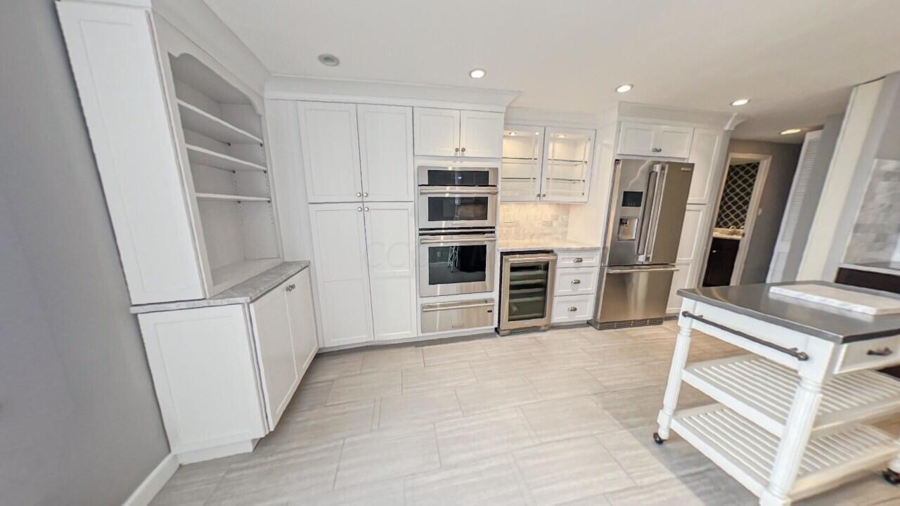 1000 Urlin Avenue, 2215