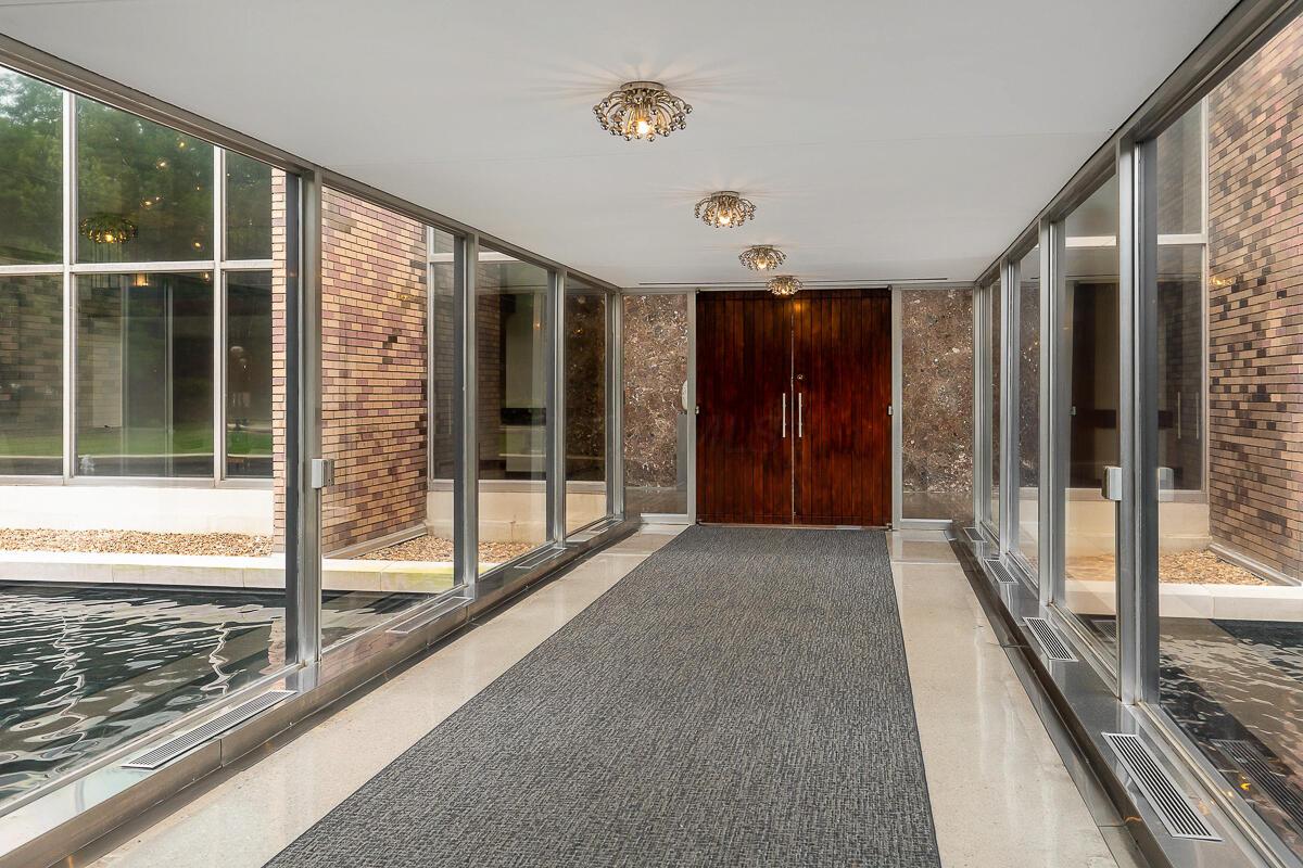 1000 Urlin Avenue, 2215