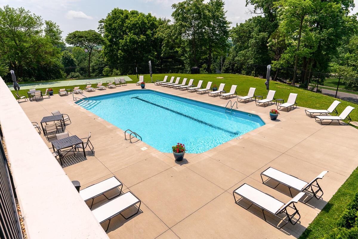 1000 Urlin Avenue, 2215