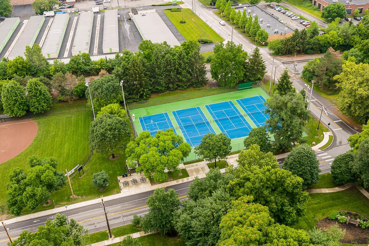 1000 Urlin Avenue, 2215