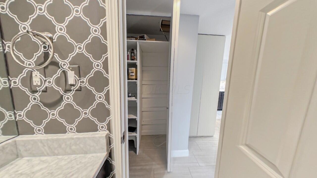 1000 Urlin Avenue, 2215