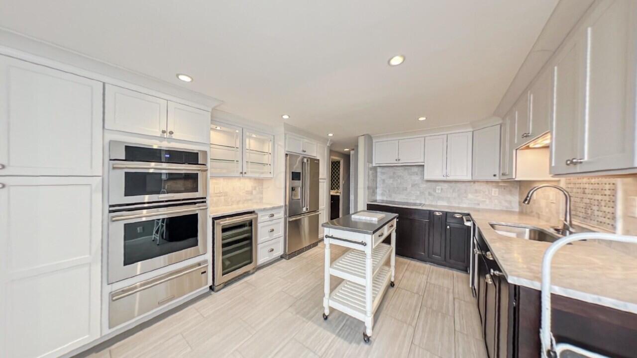 1000 Urlin Avenue, 2215