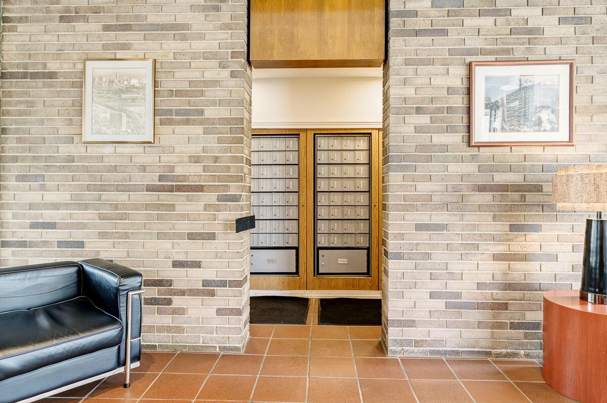 1000 Urlin Avenue, 2215