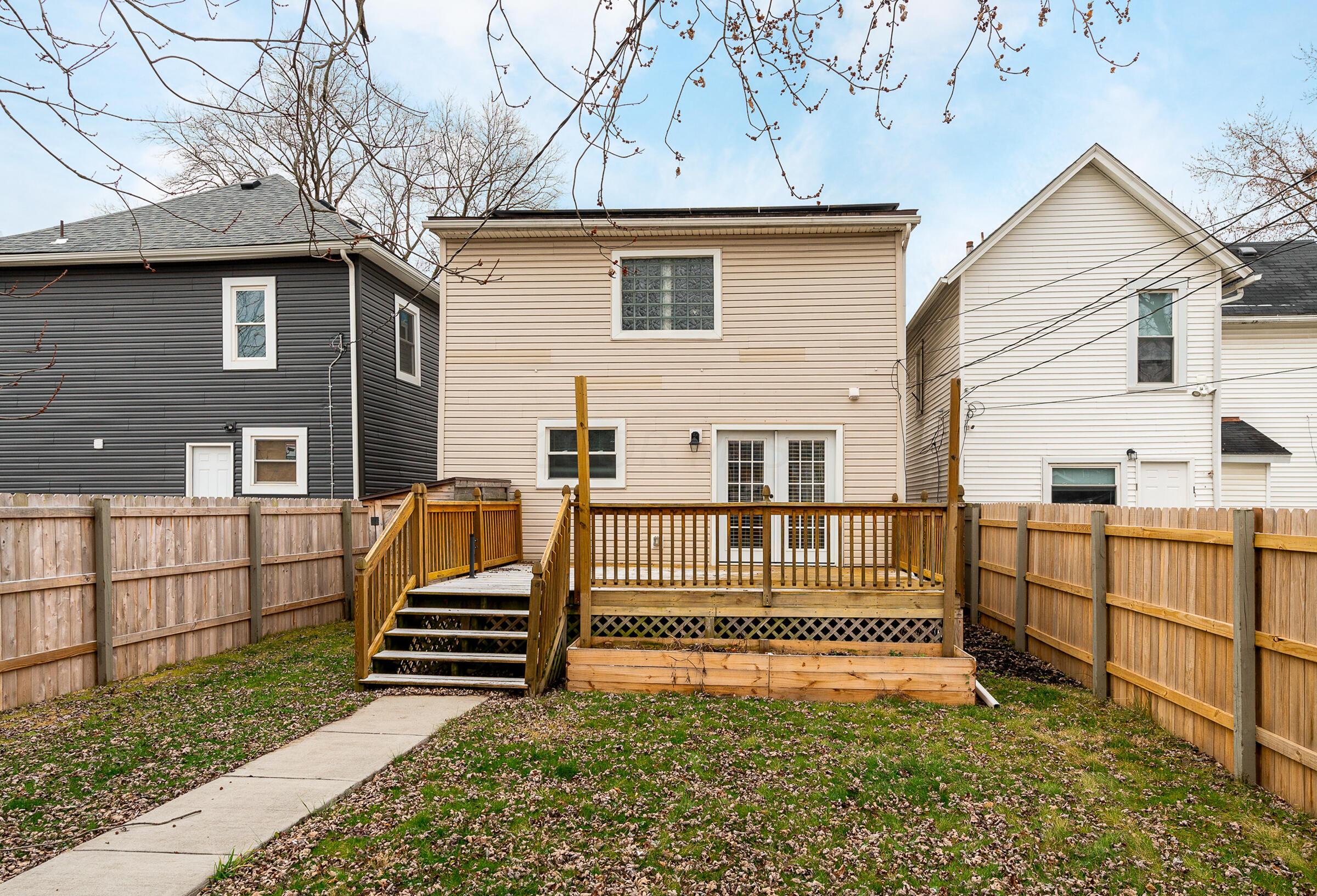 874 Carpenter Street