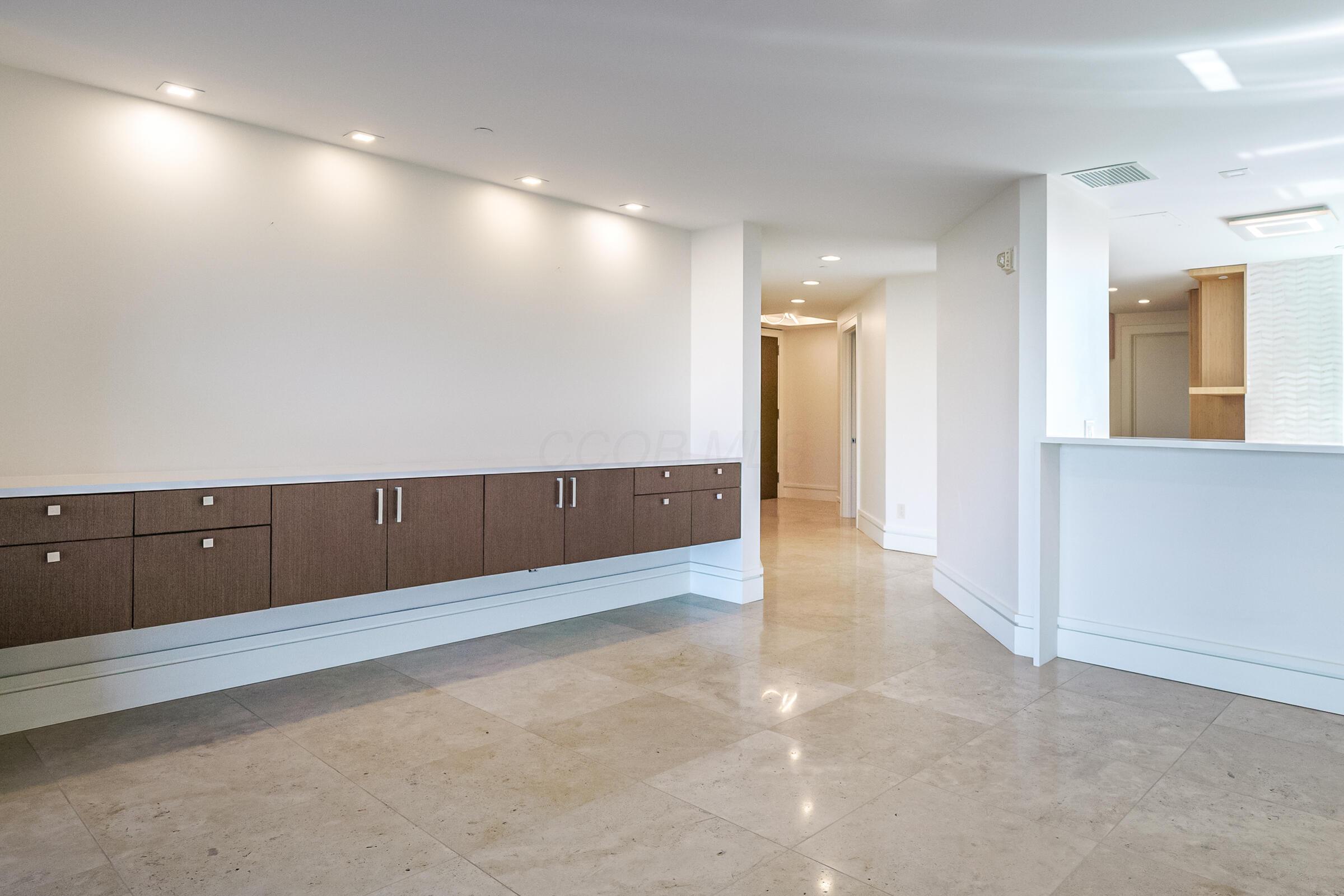 1 Miranova Place, 610