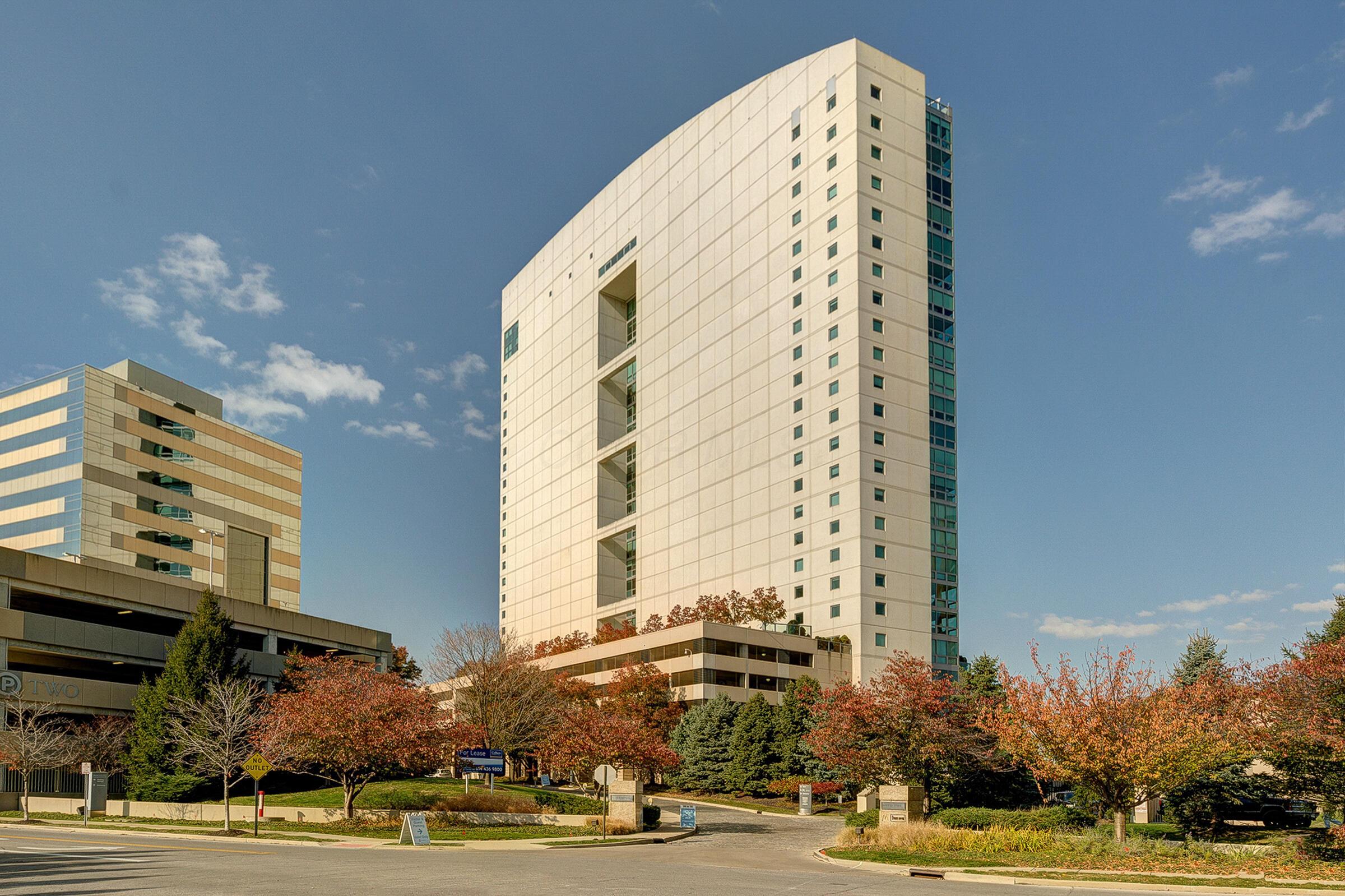 1 Miranova Place, 610