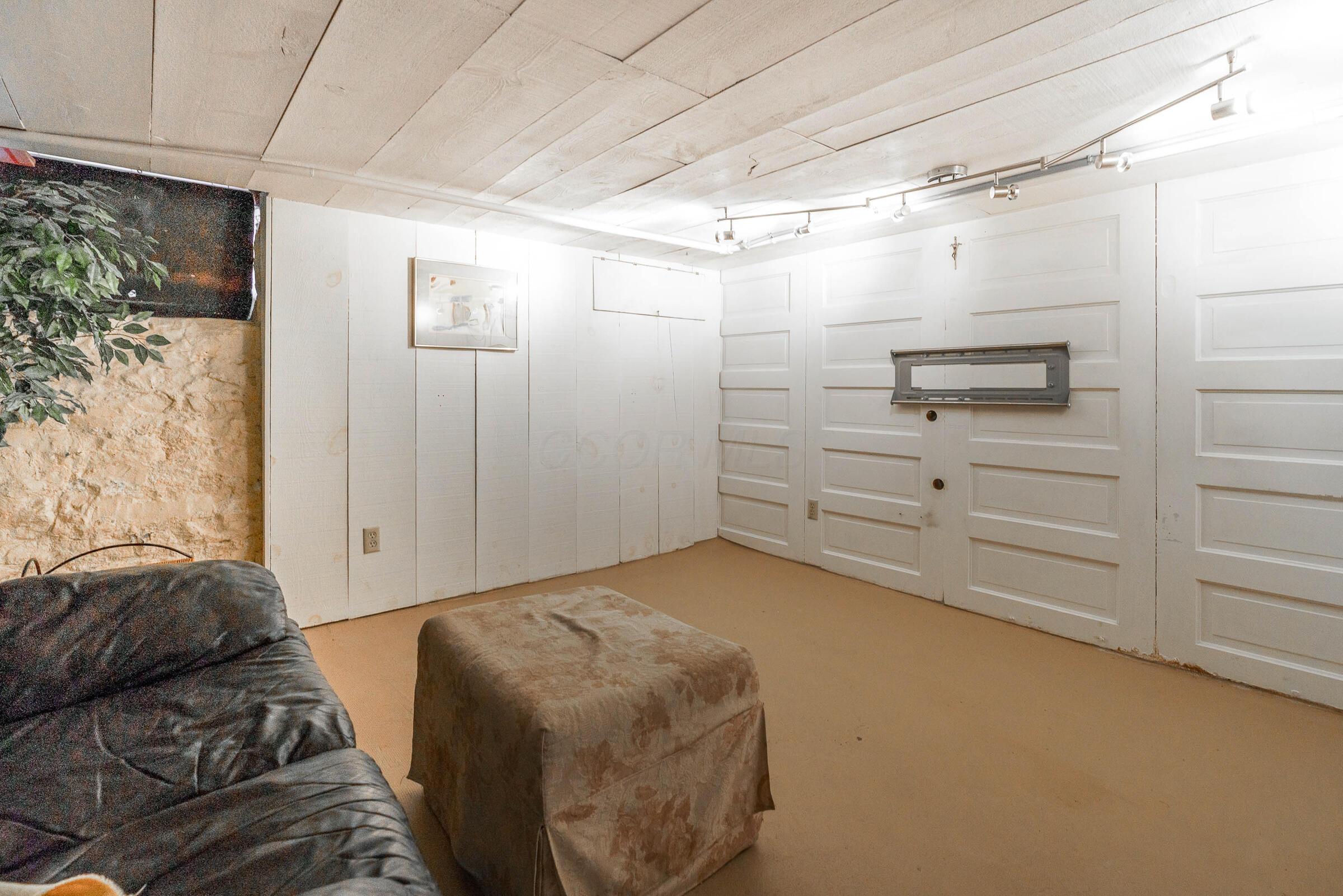 699-701 S 6th Street