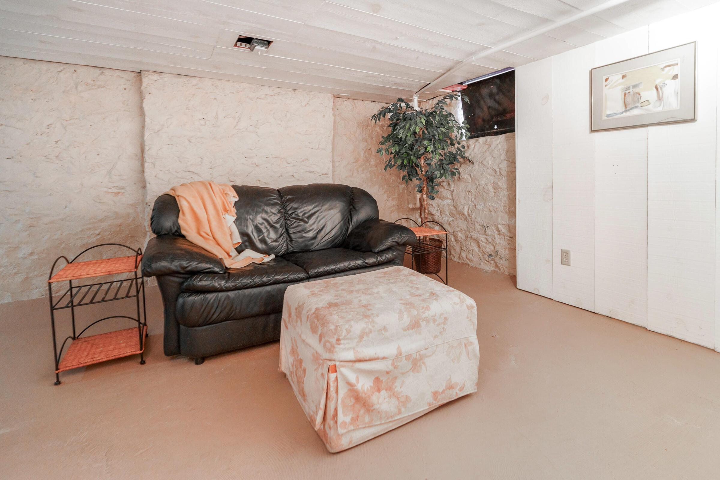 699-701 S 6th Street