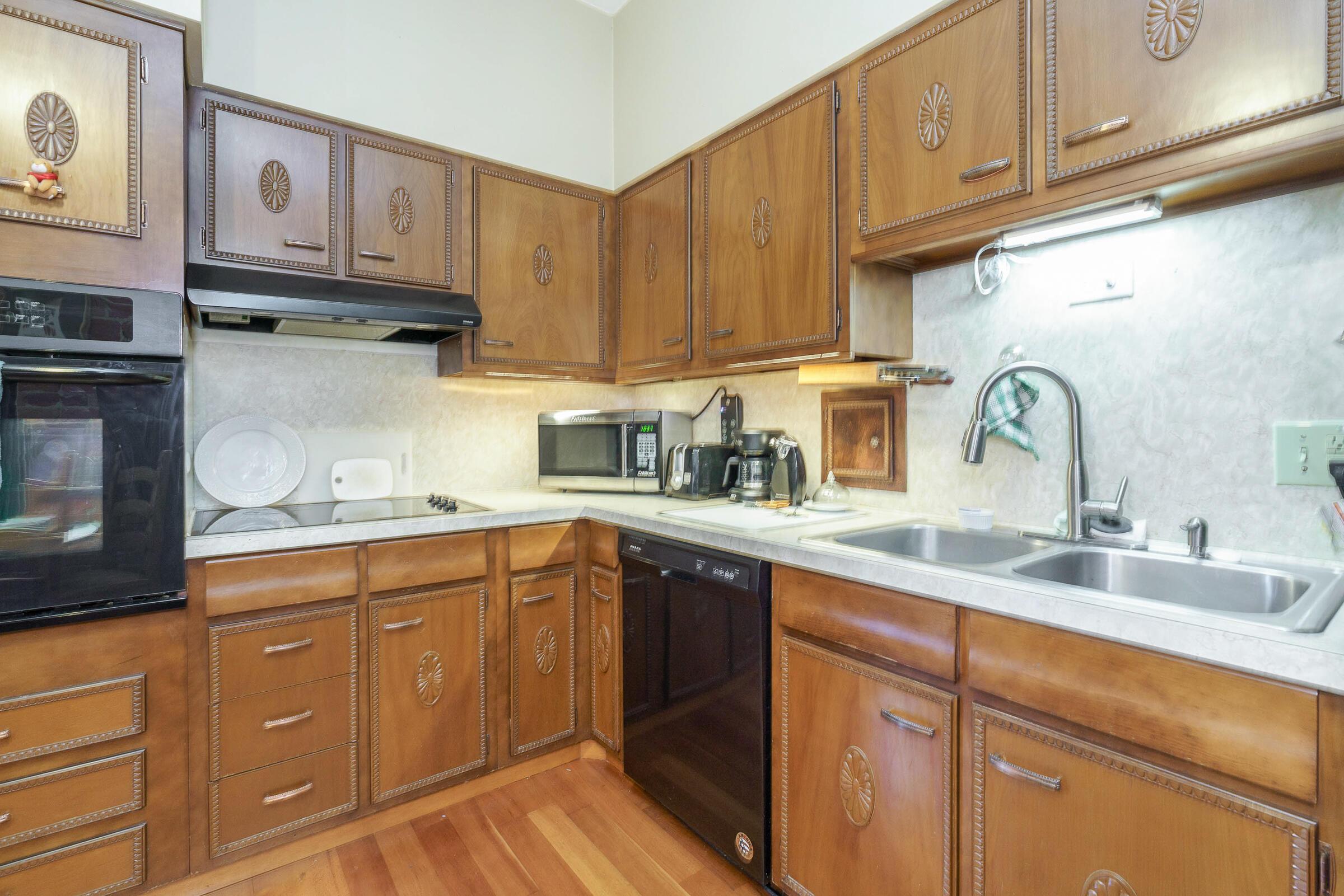 699-701 S 6th Street